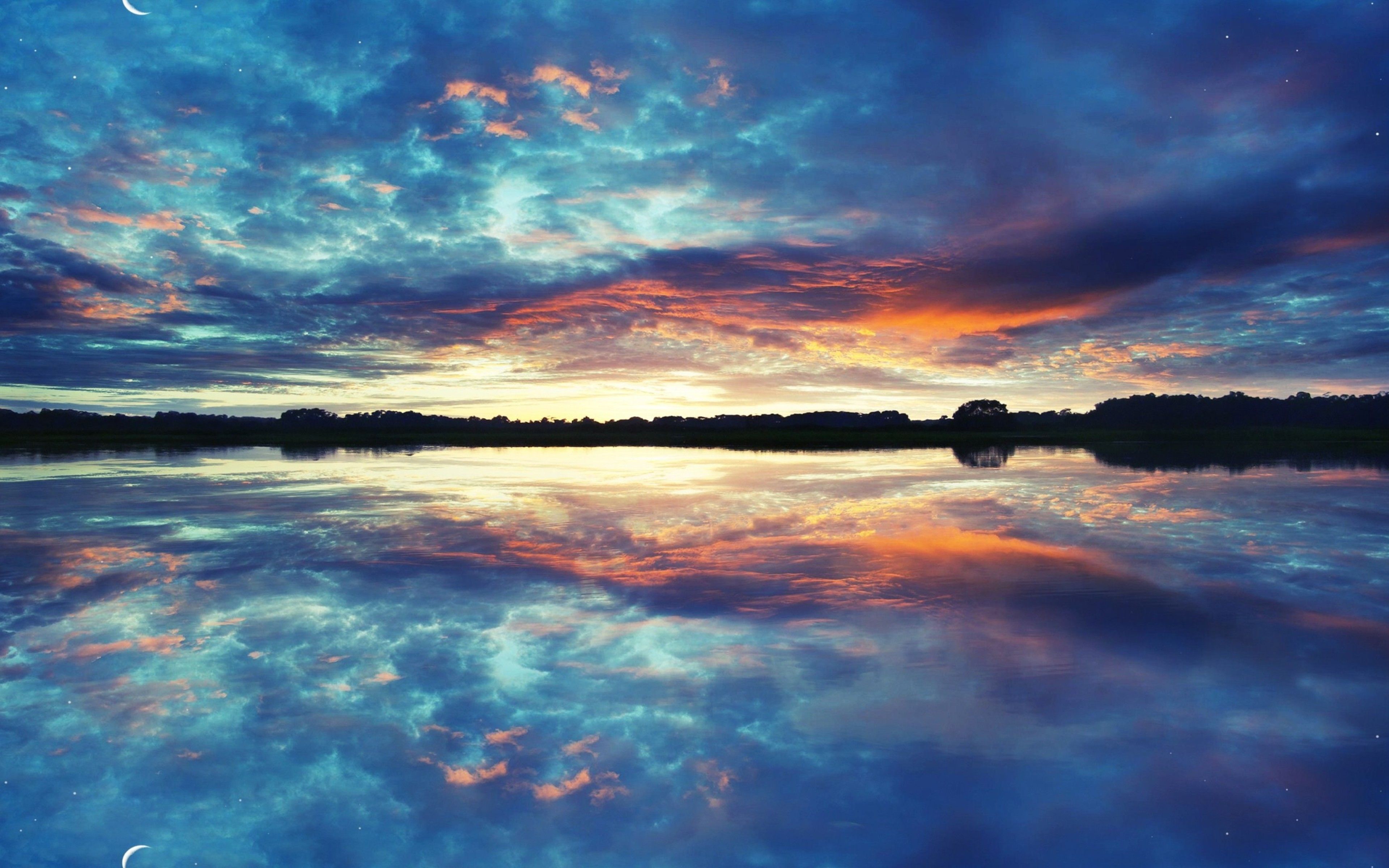 Sky reflection in the water. Sunset .com