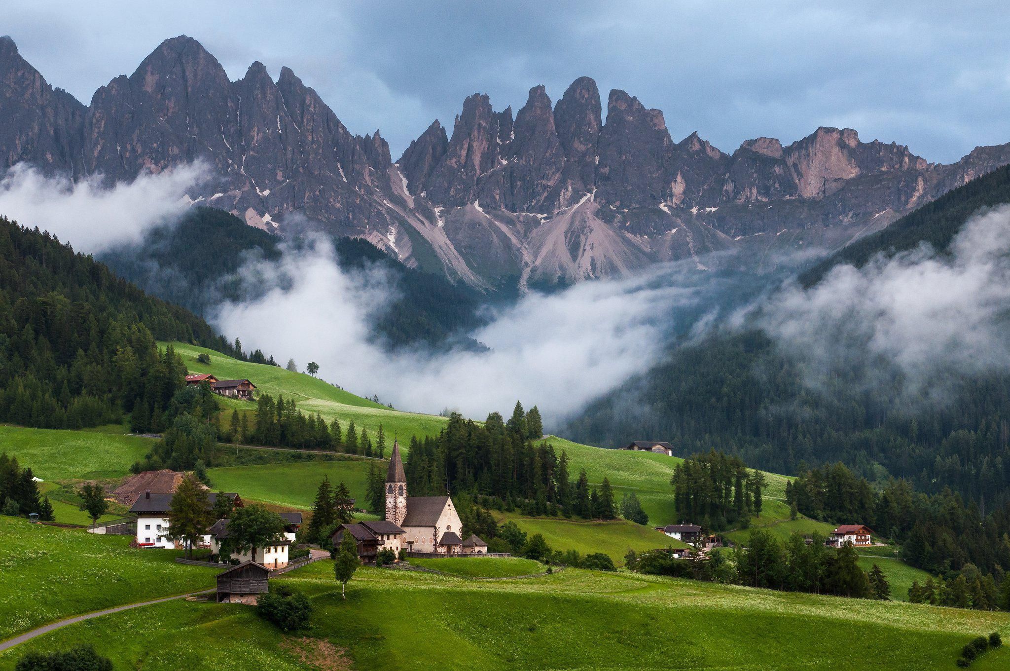 壁纸 阿尔卑斯山，意大利，村庄，房屋，树木，山脉，田野，美丽的景观 1920x1200 HD 高清壁纸, 图片, 照片