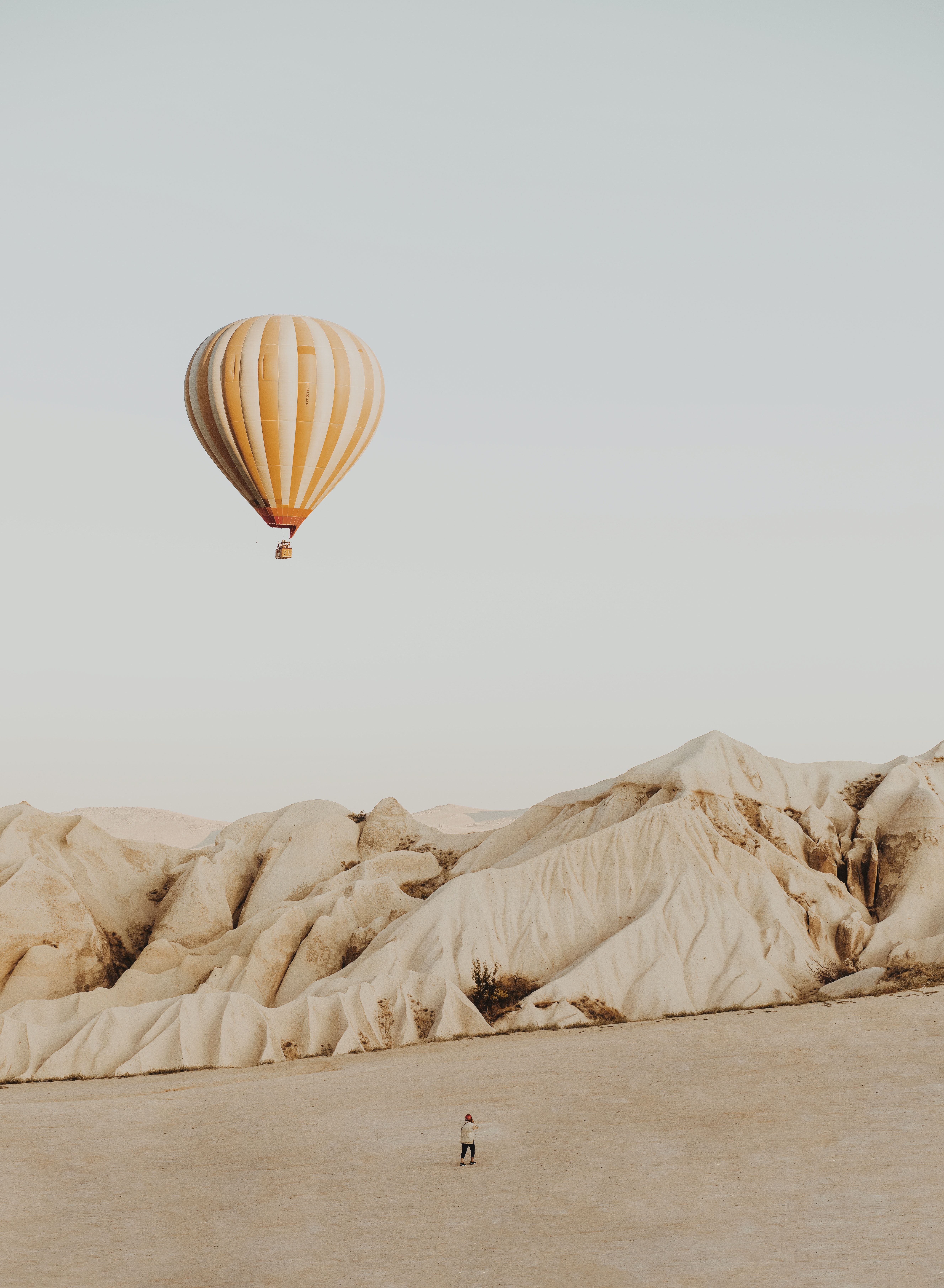 Desert Front of Hot Air Balloon .pexels.com
