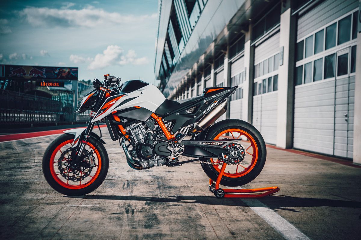 KTM 890 Duke R presented to media as international launch date gets closer