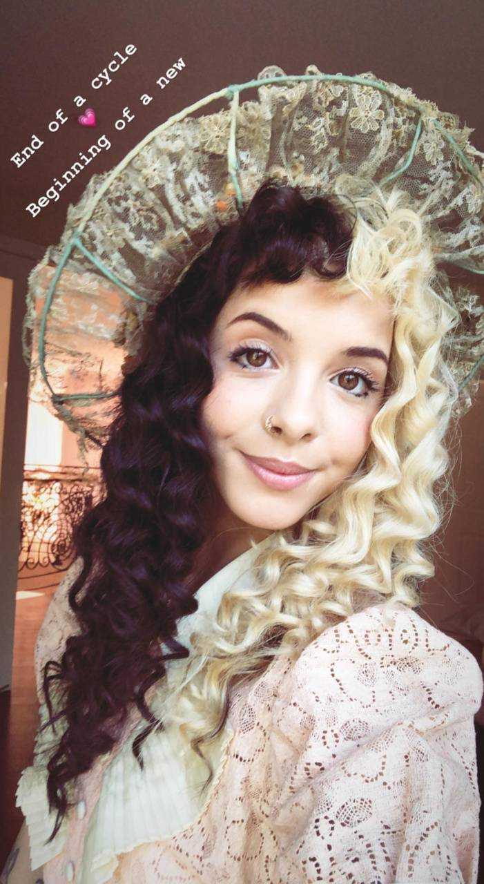 iPhone Melanie Martinez Wallpaper .kolpaper.com