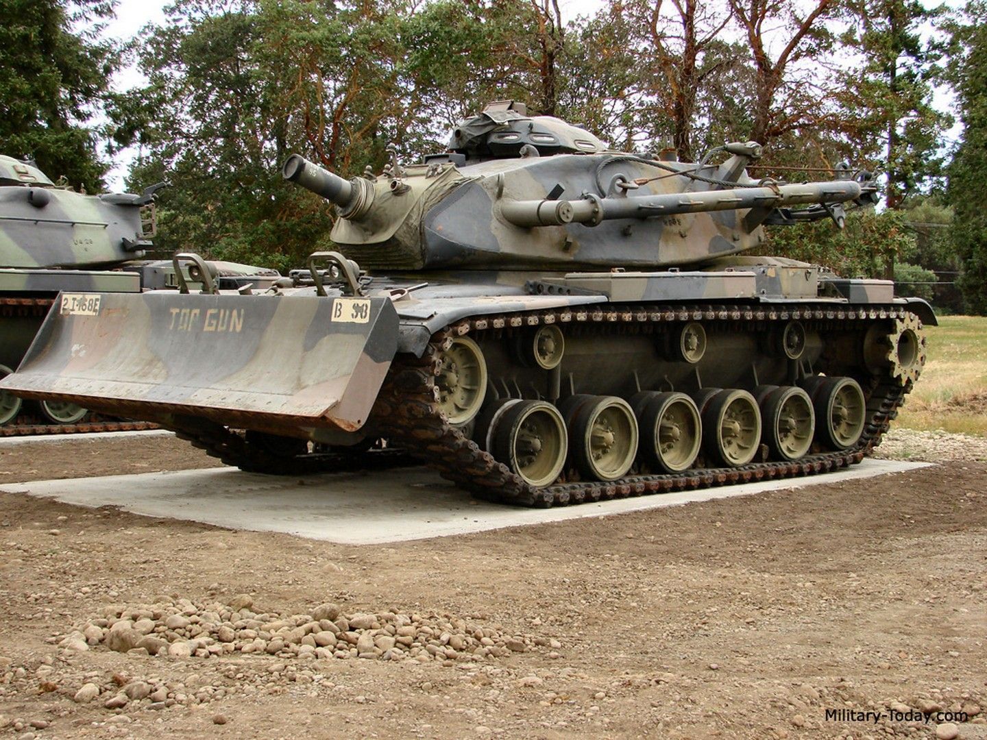 HD M728 combat engineer vehicle .com