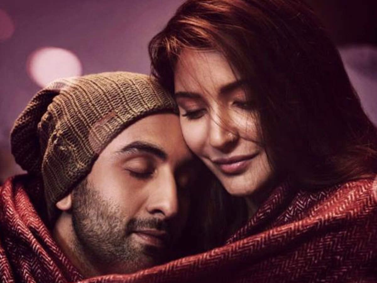 Ranbir Kapoor Anushka Sharma Cuddle Up .timesofindia.indiatimes.com