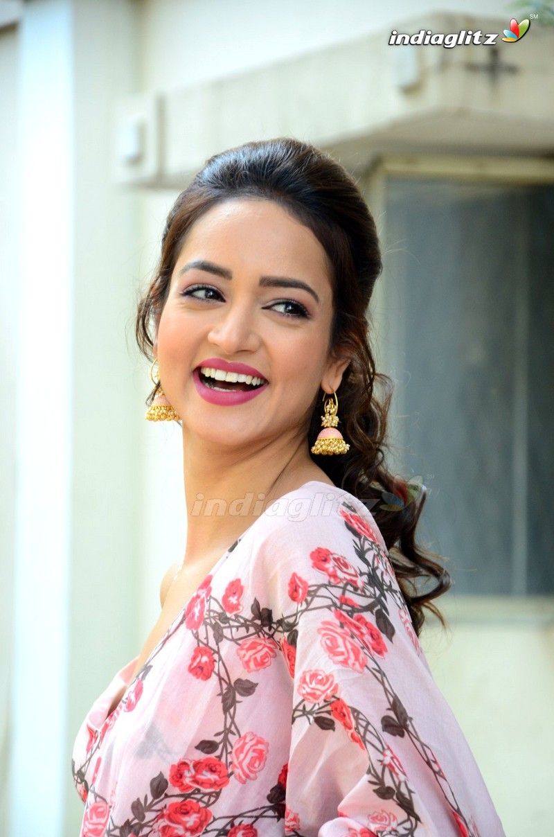Shanvi Photo Actress photo .indiaglitz.com