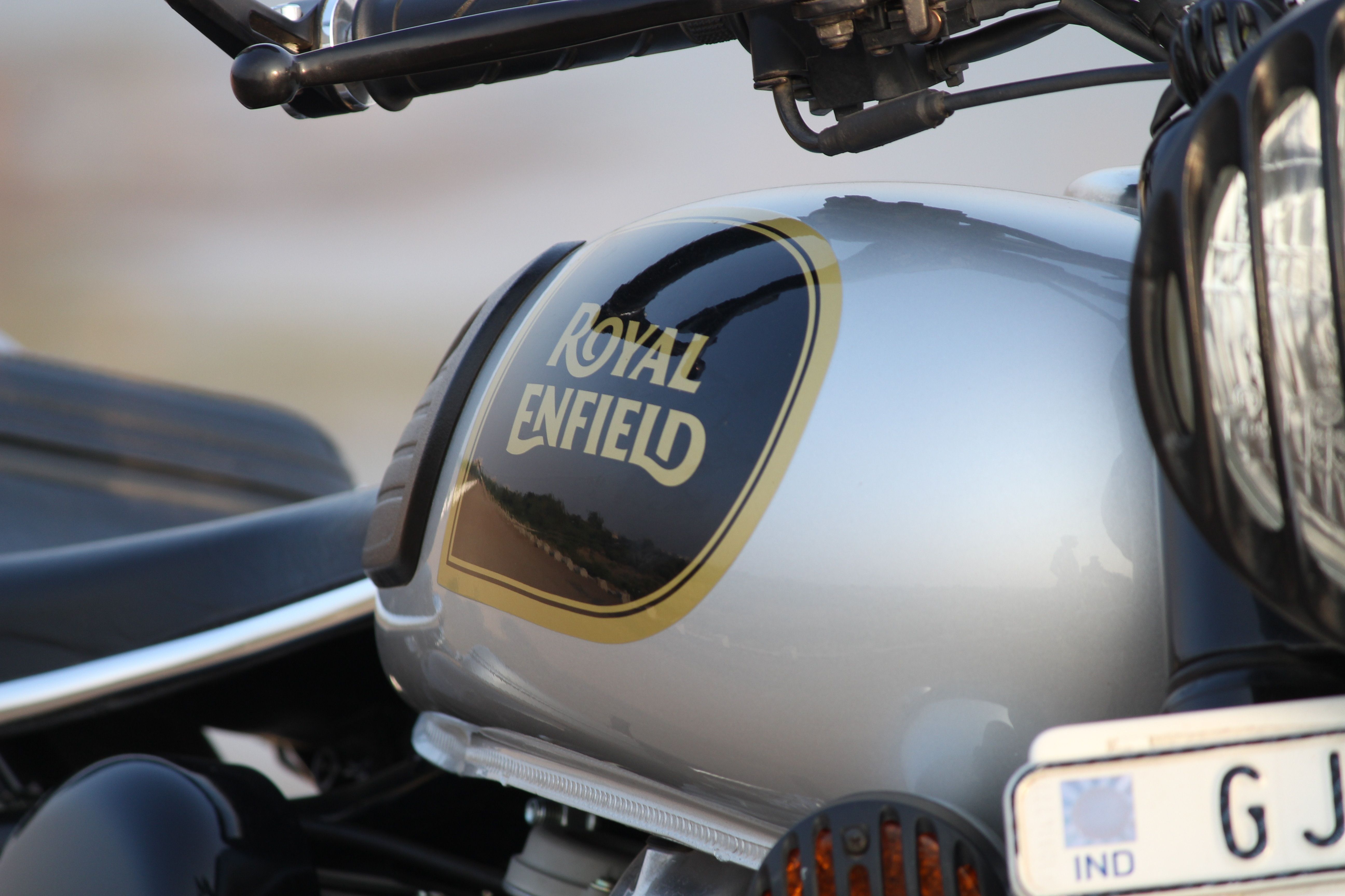 Royal Enfield Classic 350 HD Wallpaper 2wallpapermobi.com