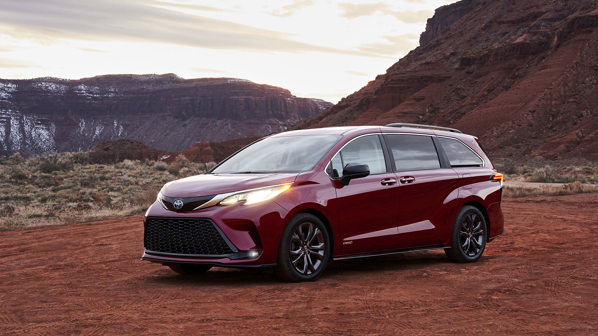 Toyota Sienna XSE Wallpaper, Specs & Videos