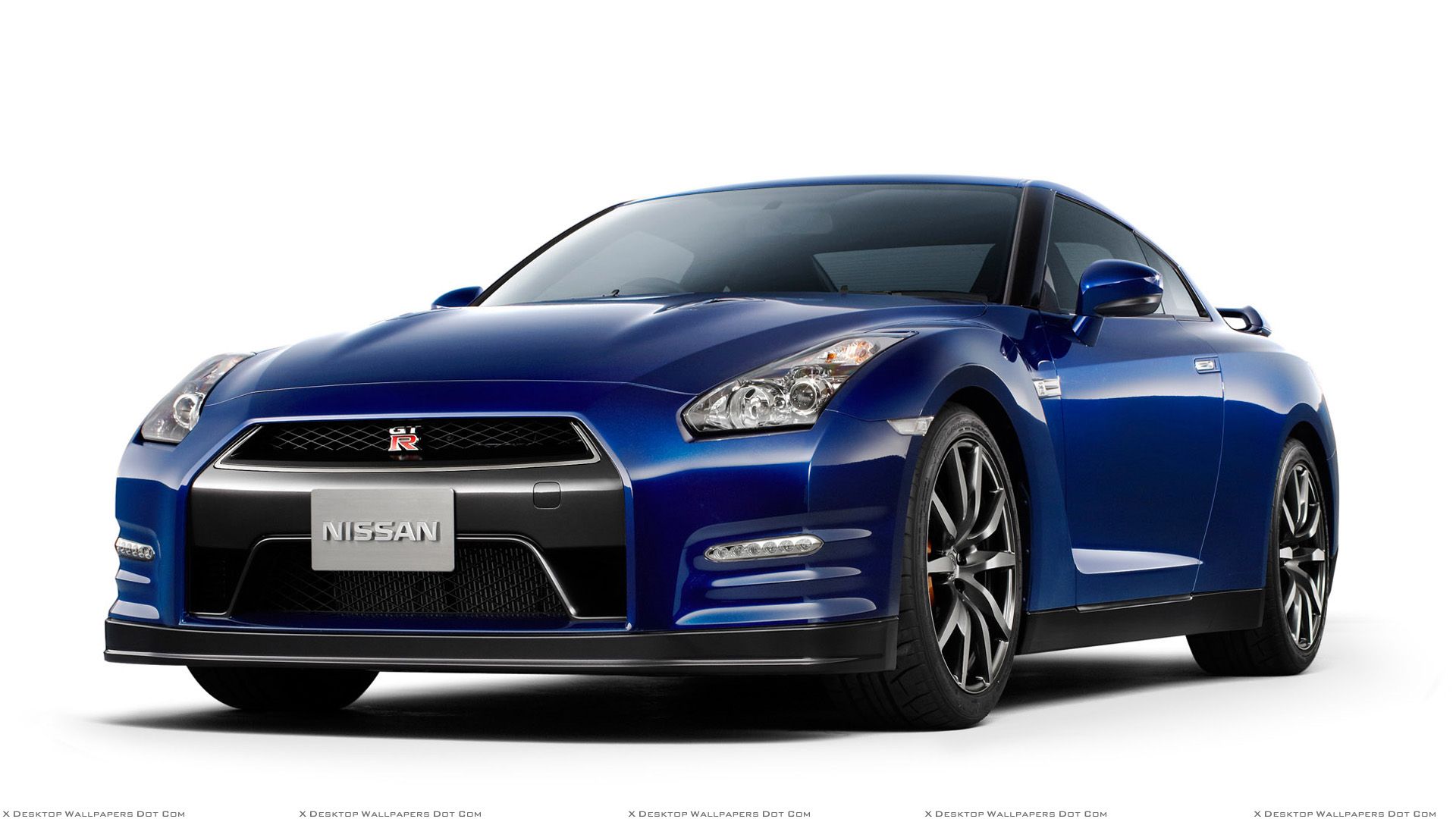 Front Side Pose Of 2012 Nissan GT R In .xdesktopwallpaper.com