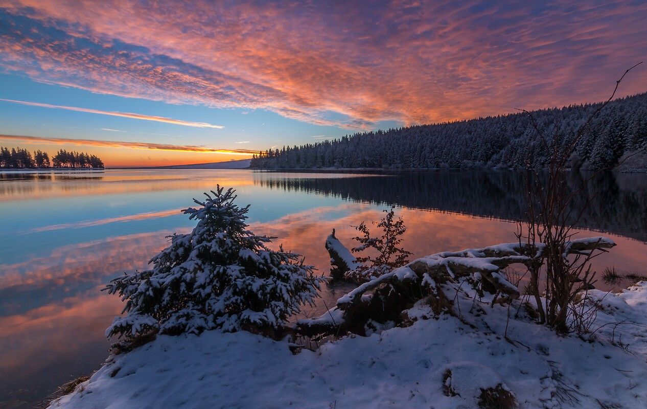Beautiful Sunset Over Lake In Winter .mobiles24.co