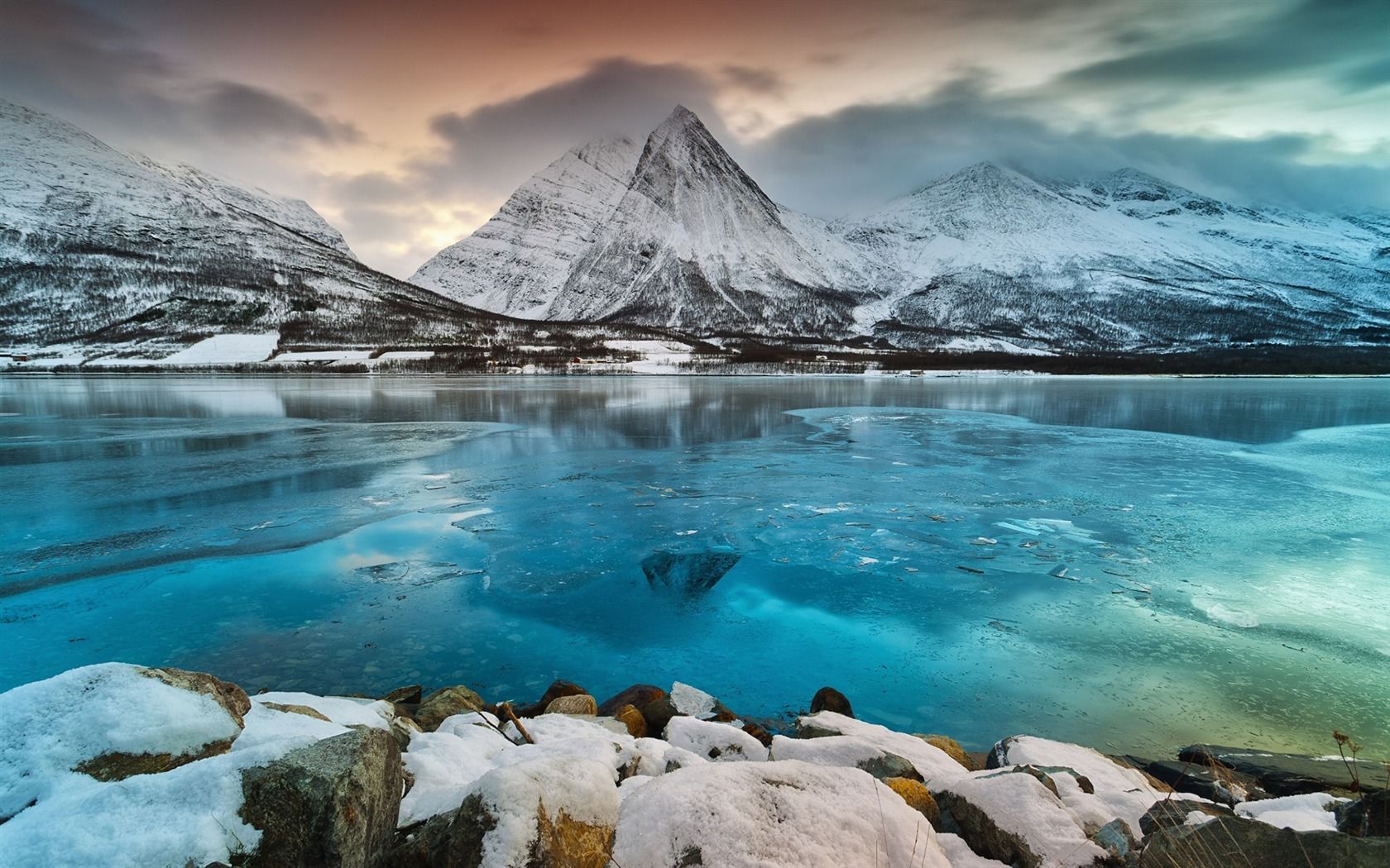 Горы снег река. Снежная природа. Арктика закат. Water Snow Mountains.