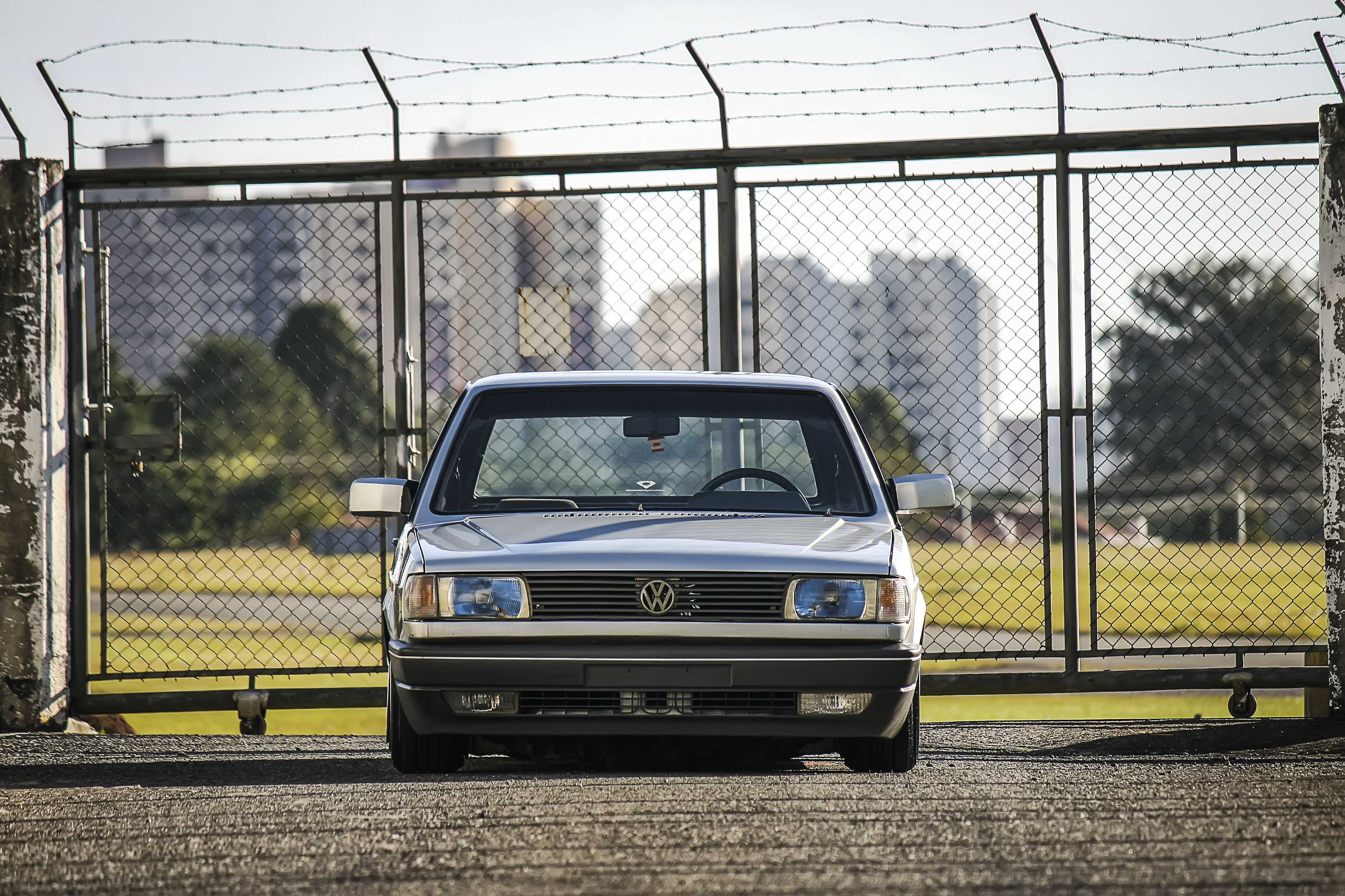 gol quadrado preto  Carros brasileiros rebaixados, Gol quadrado rebaixado,  Carros e motos