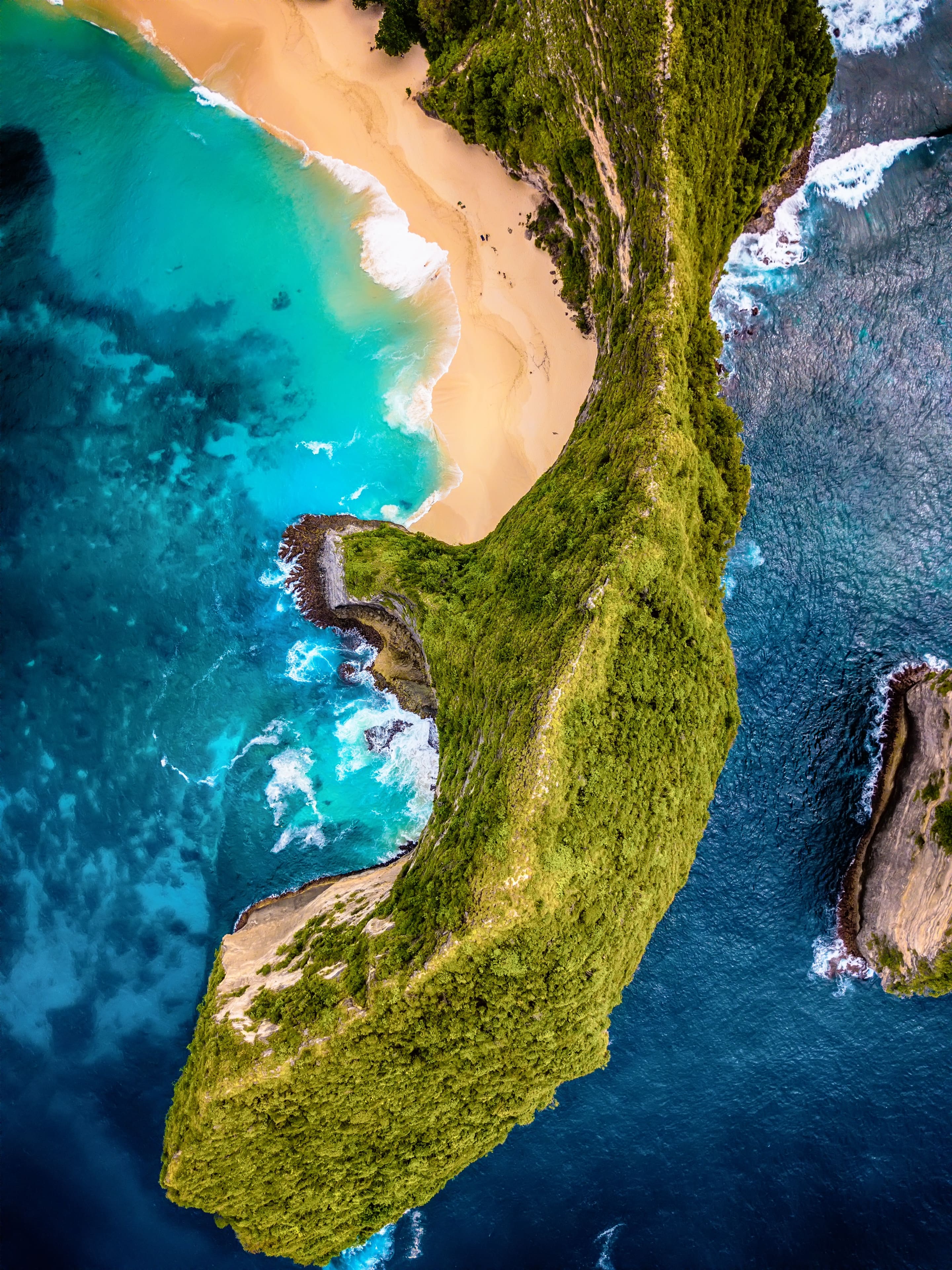 Kelingking beach in Nusa Penida .wallery.app
