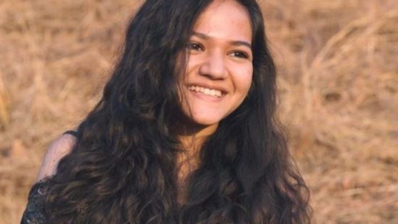 Ayesha Kaduskar Height, Weight, Age .starsunfolded.com