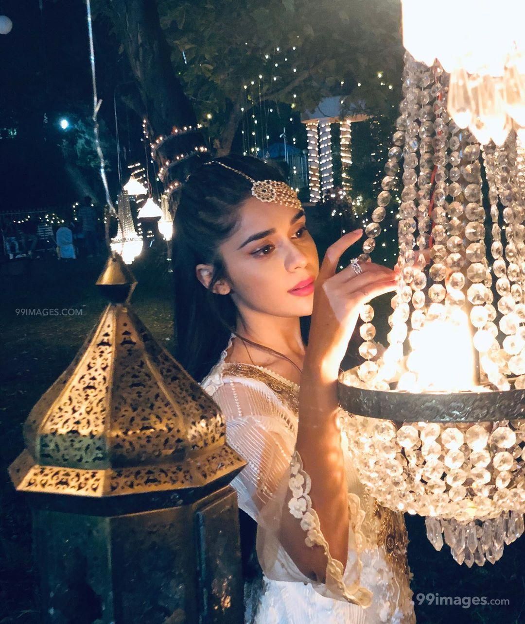 Eisha Singh Hot HD Photo .99images.com