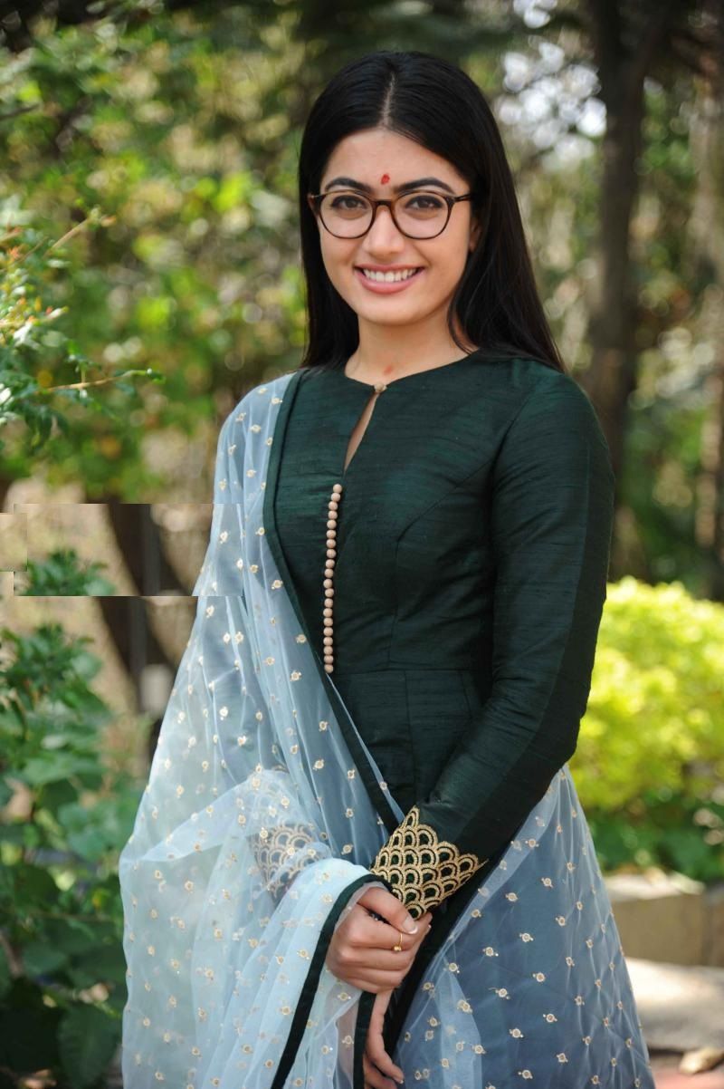 Rashmika Mandanna Hot Photo HD Navel .suntiros.com