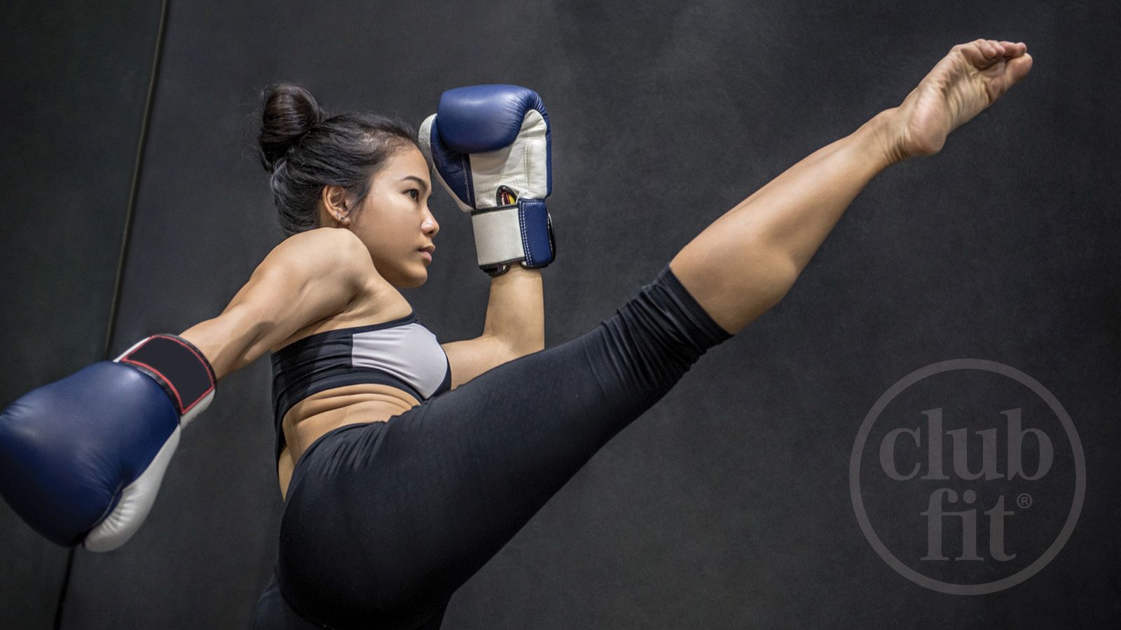 Woman Kickboxing In Boxing Kickboxing .teahub.io