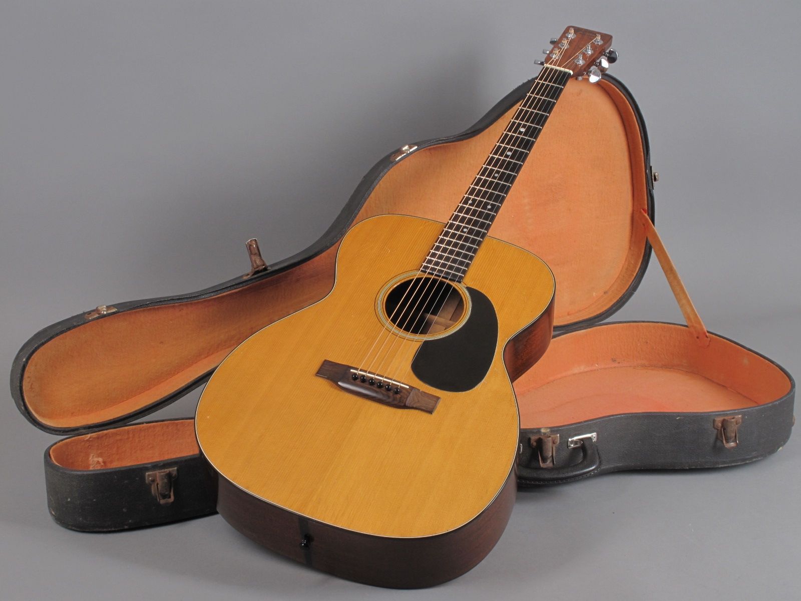 Martin 000 18