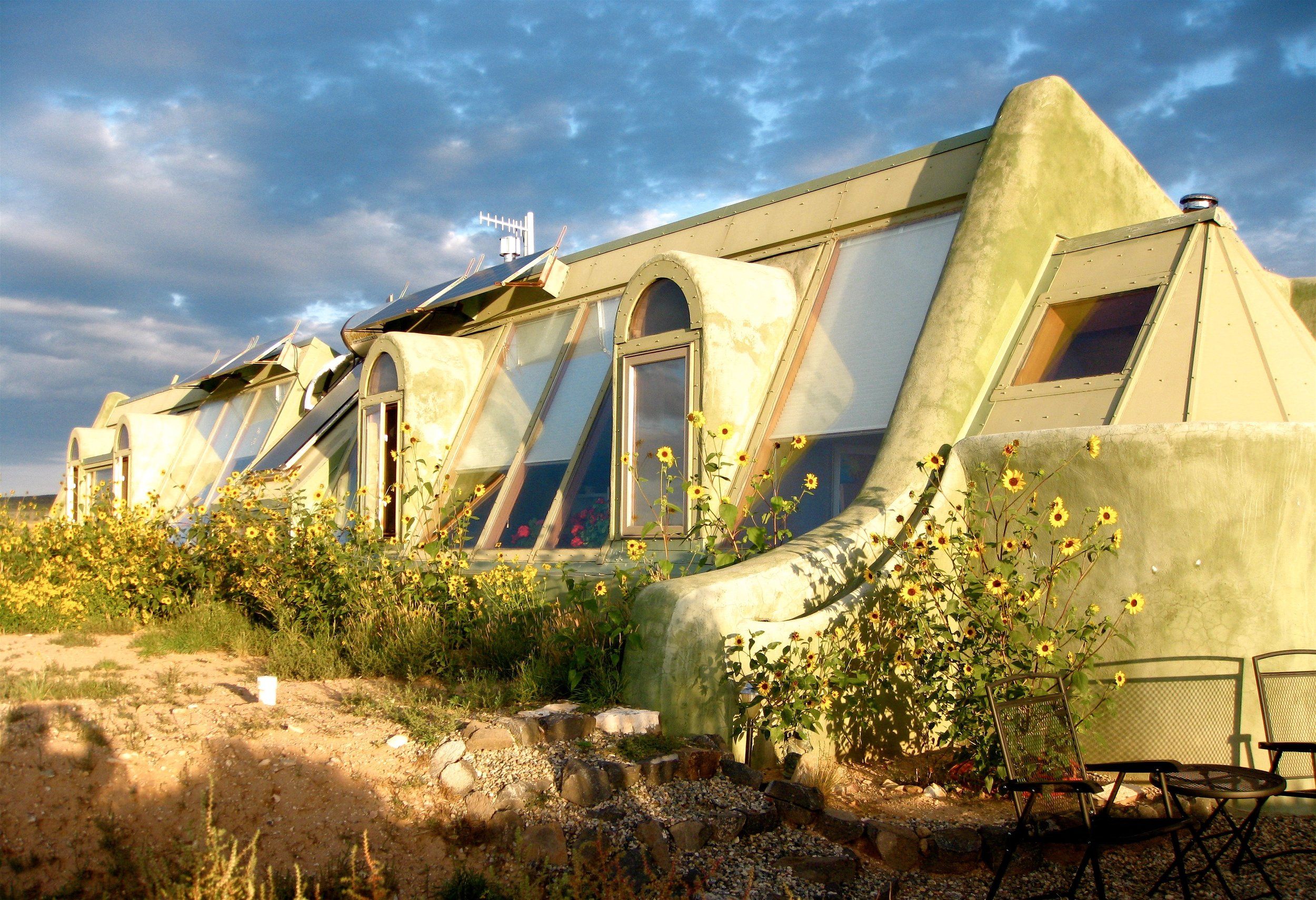 Earthship Biotecture michael reynoldsearthshipglobal.com