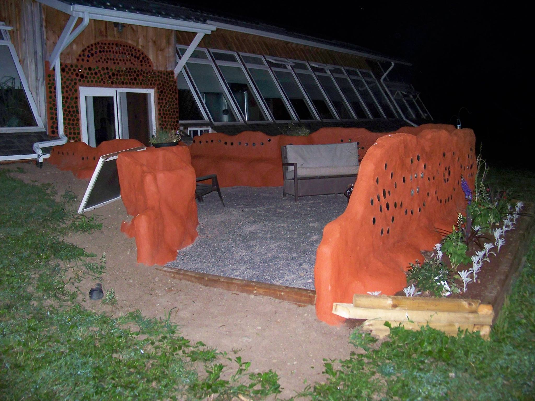 Canadians Who Live in 'Earthships .vice.com