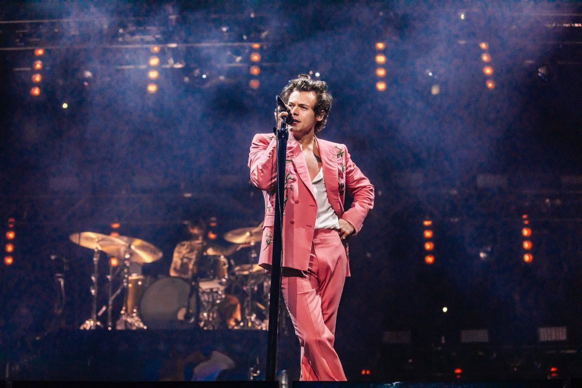 Tour Outfits. Harry styles wallpaper .com