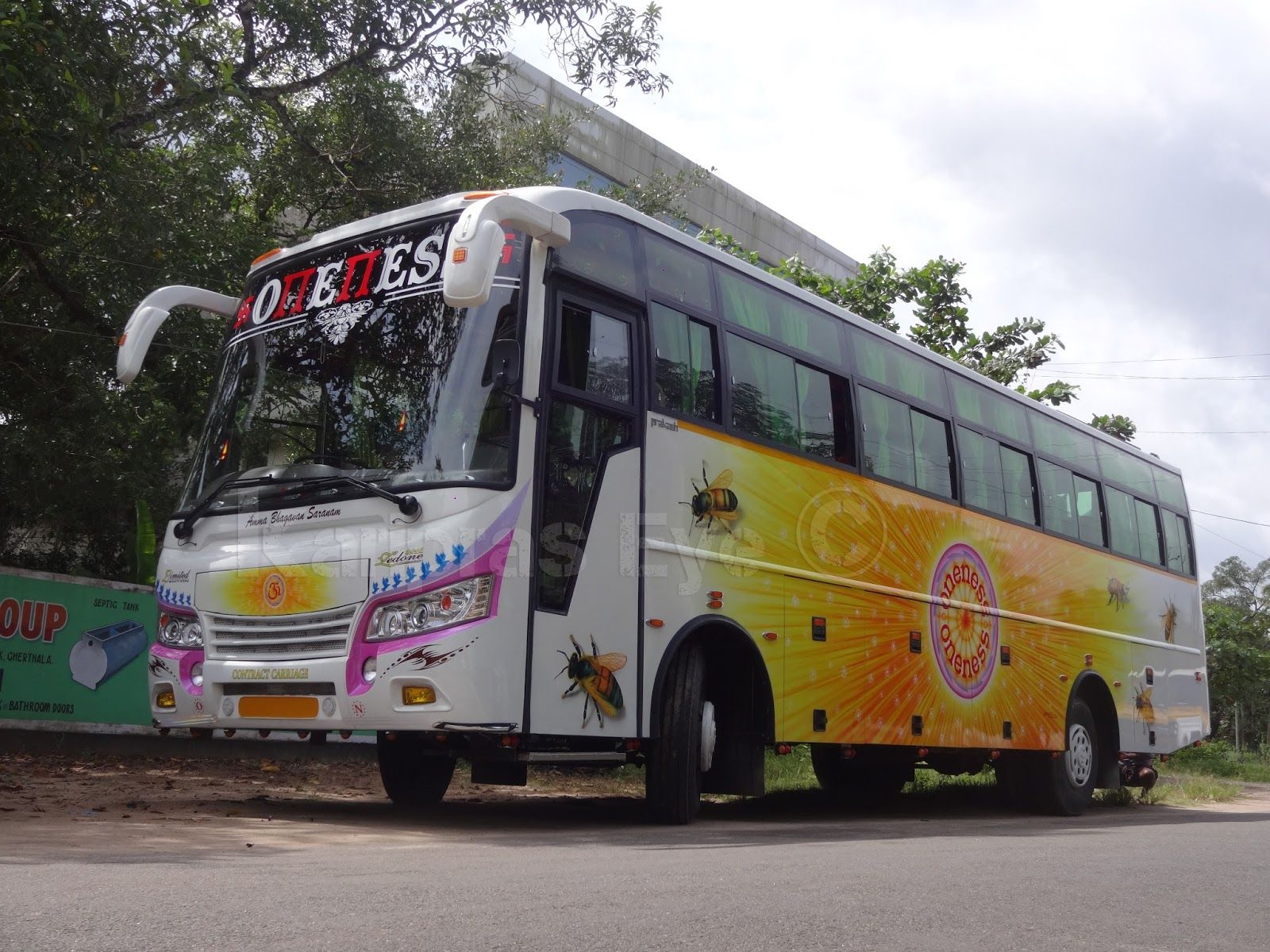 Oneness Travels 💙 #defender 😍 - Tourist Bus Kerala | Facebook