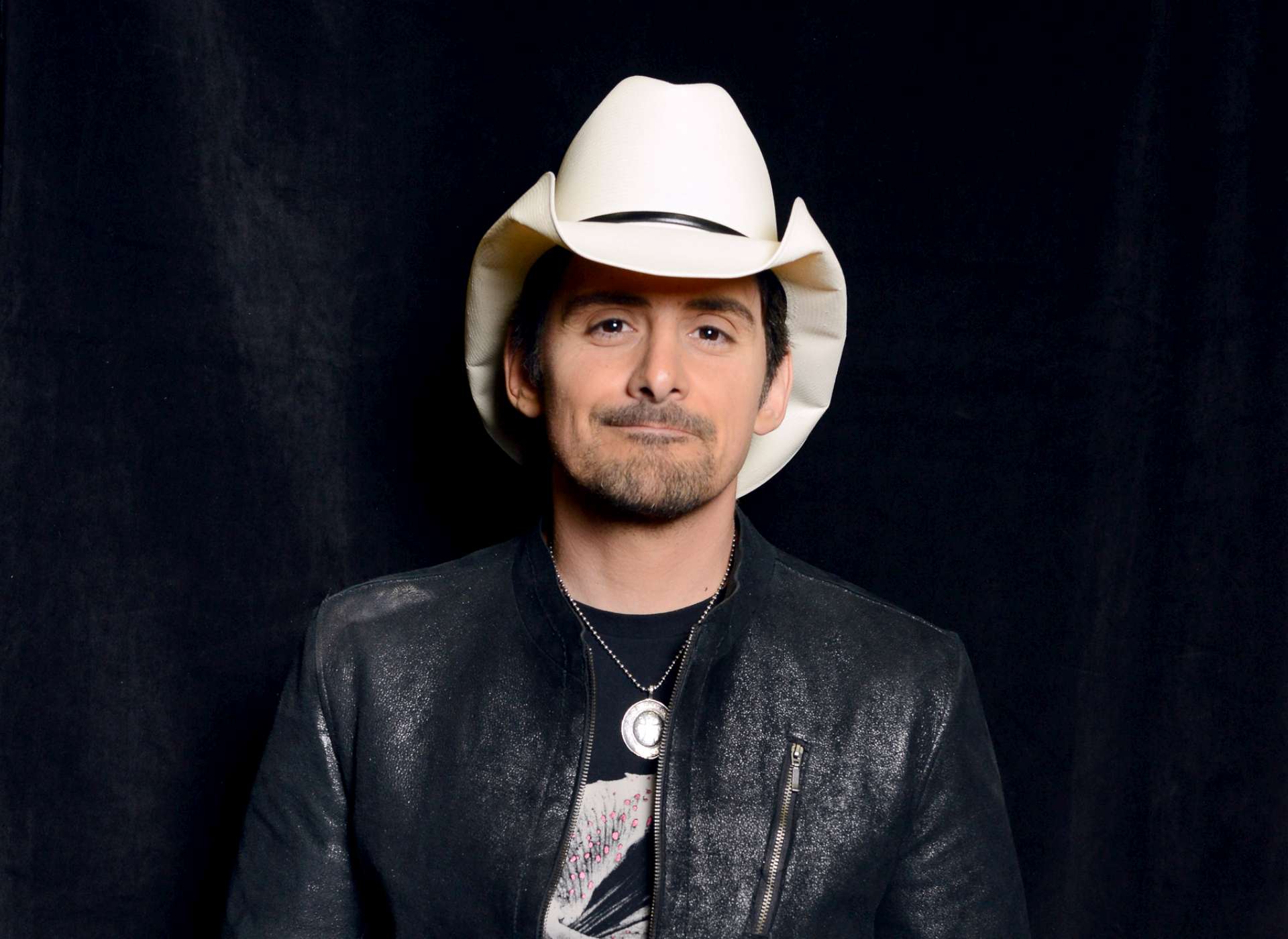 Brad Paisley Wallpaper -themes.com