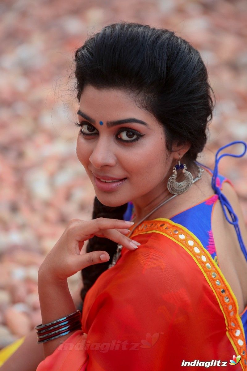 Satna Titus Photo Actress .indiaglitz.com