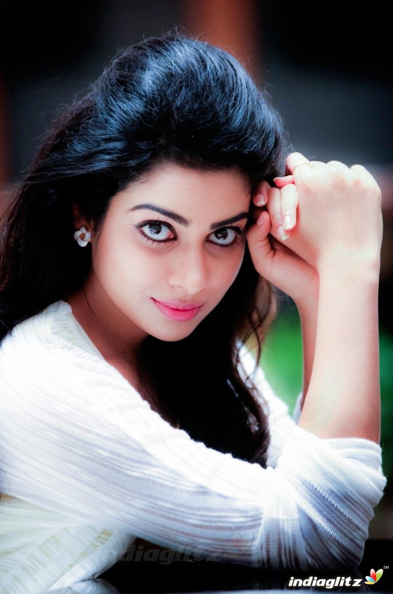 Satna Titus Photo Actress .indiaglitz.com