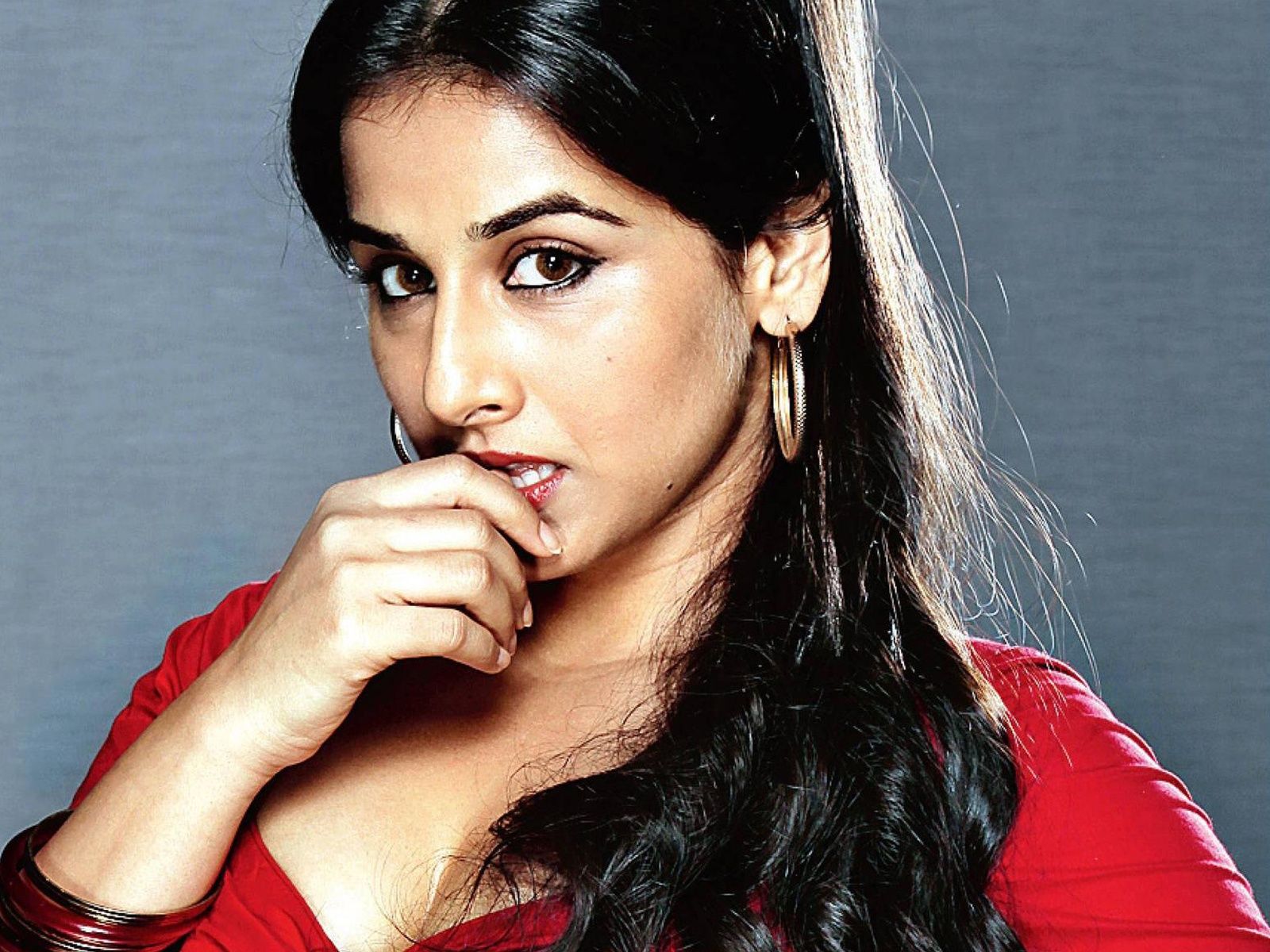 Download Vidya Balan Hot in RED The .mrpopat.in