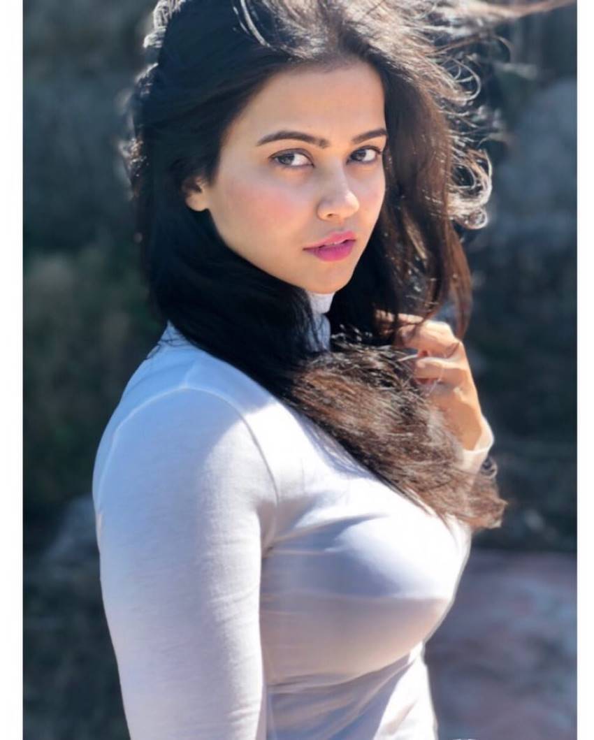 Sharmiela Mandre Photo [HD]: Latest .filmibeat.com