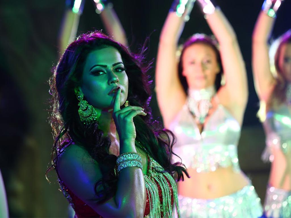 Sharmila Mandre HQ Wallpaper .wallpaper.oneindia.com