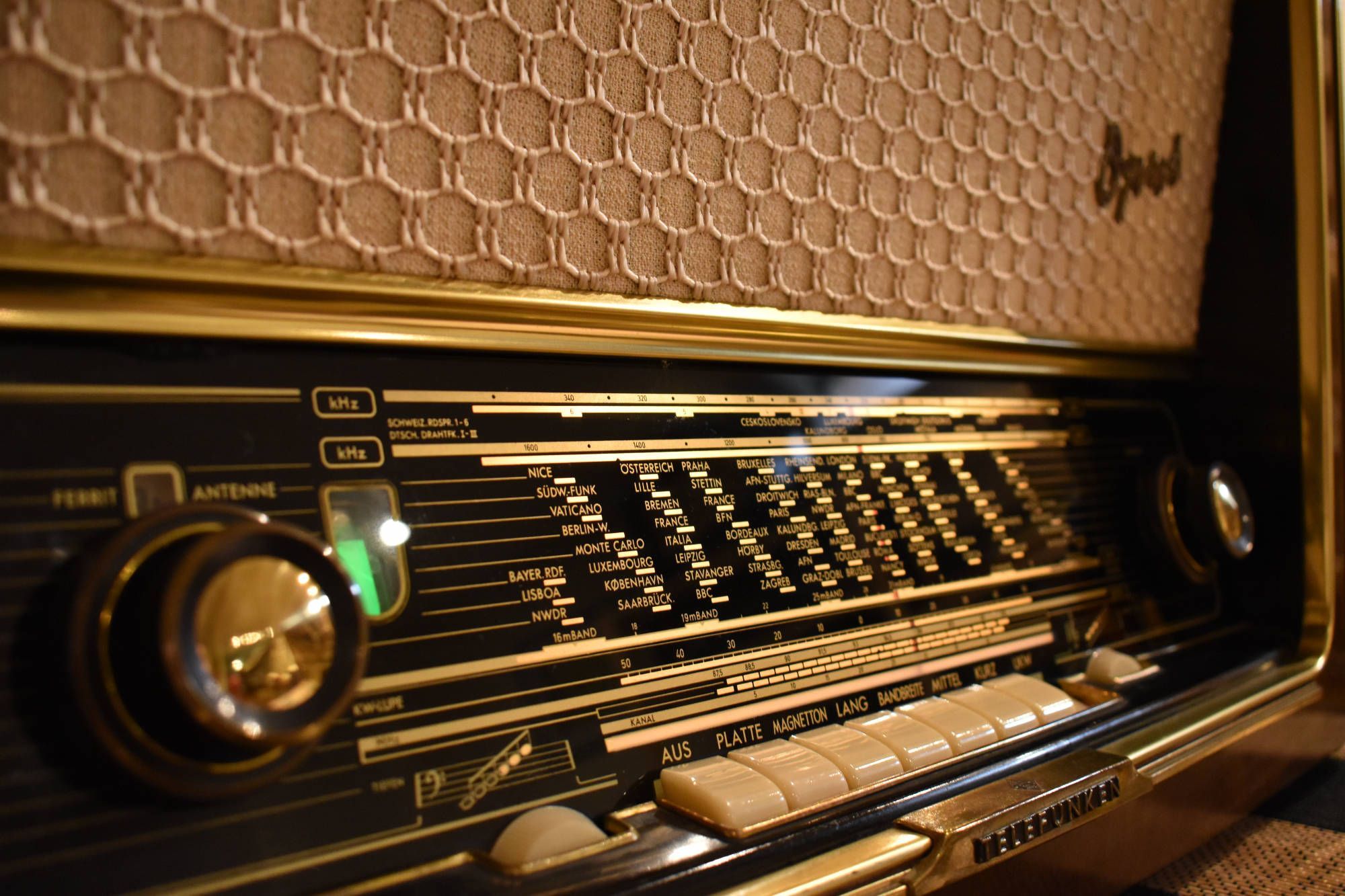 Antique radio .com