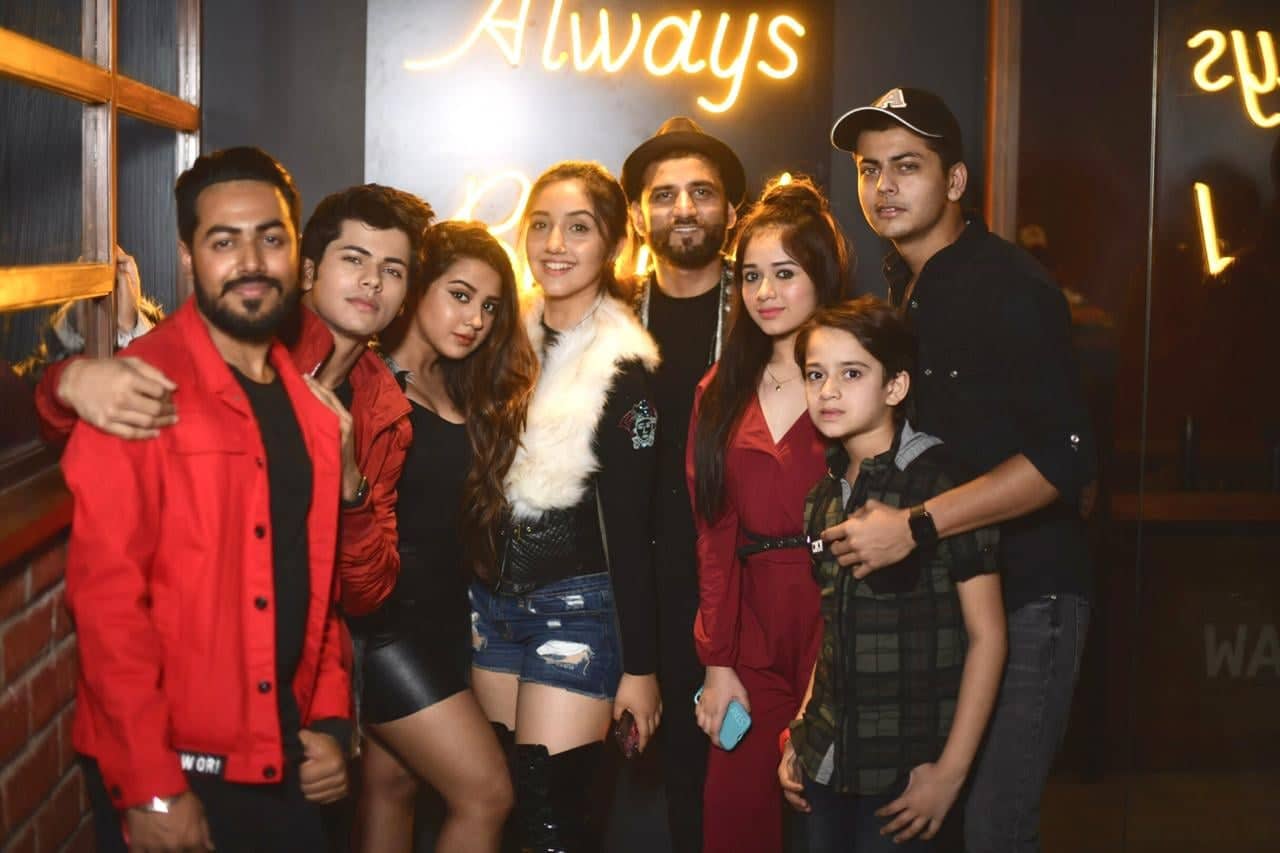 Aladdin Lead Actors Avneet Kaur .desimartini.com