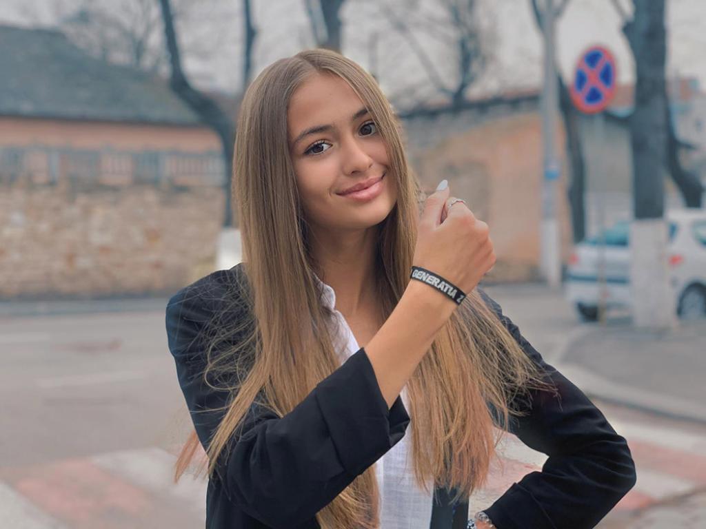 Local: Adolescenta Iuliana Beregoi isi .monitorulsv.ro