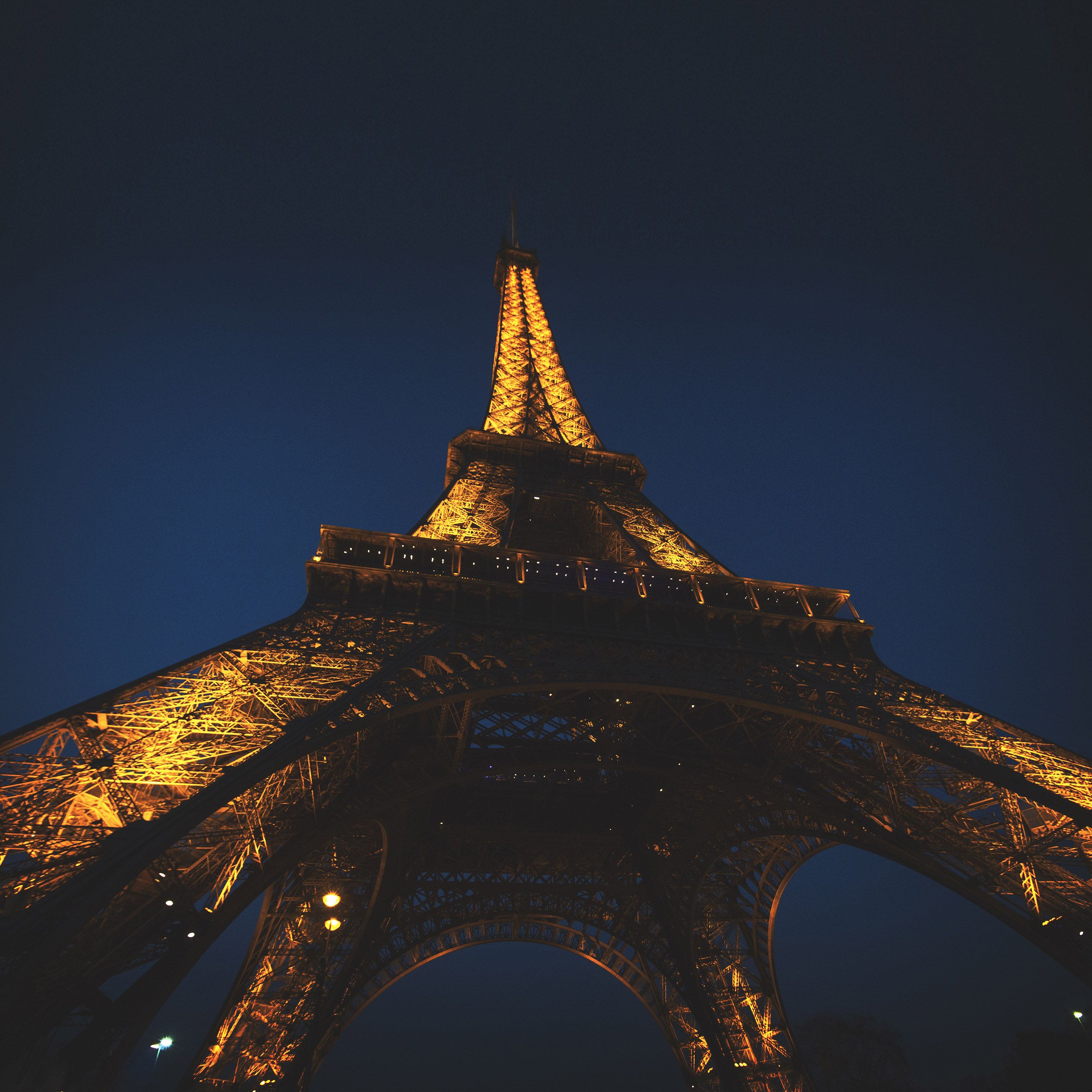 Eiffel Tower Paris France Tour .papers.co
