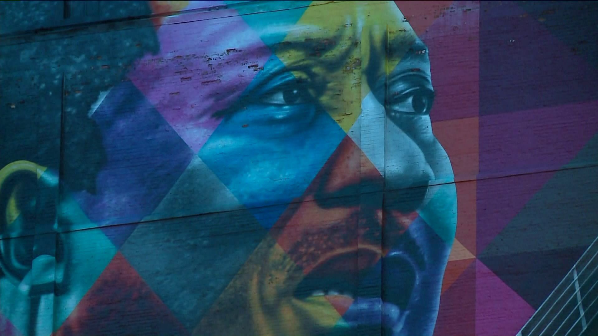 story mural of Blues Icon Muddy Waters .wgntv.com