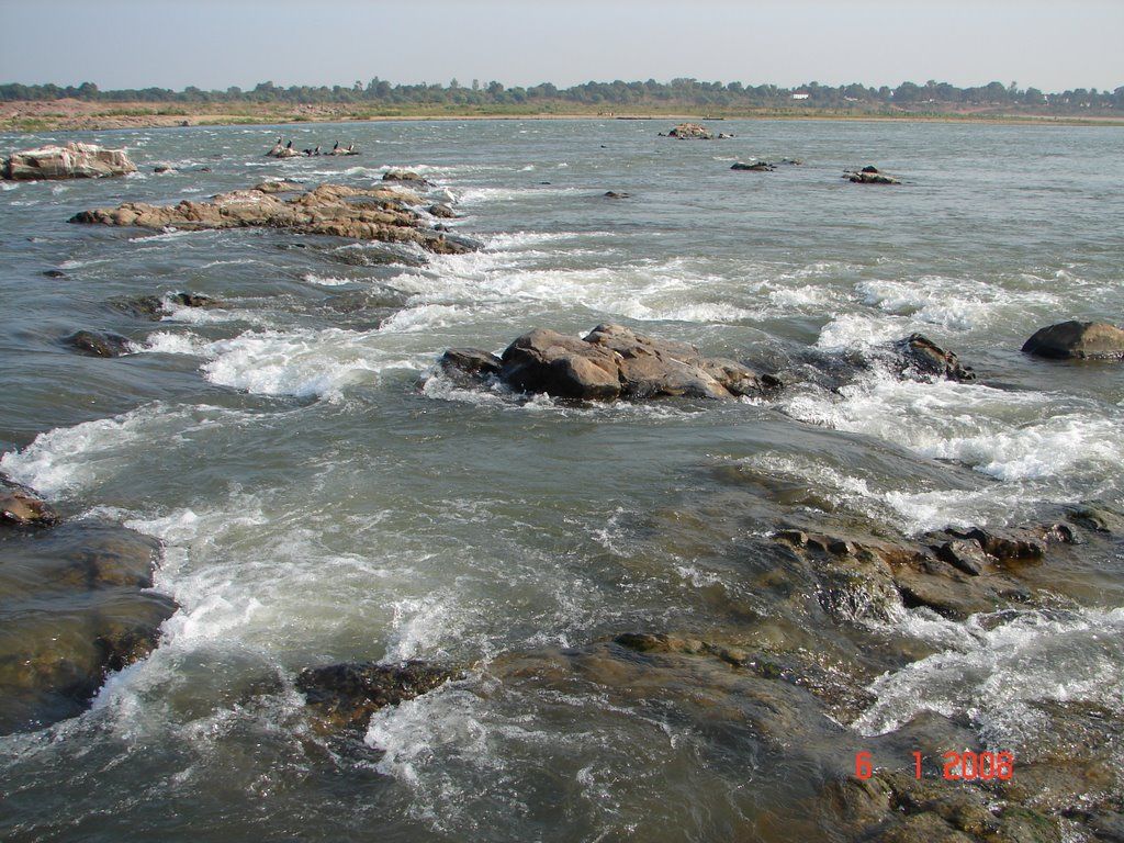 Beautiful waves of Narmada River at .mapio.net