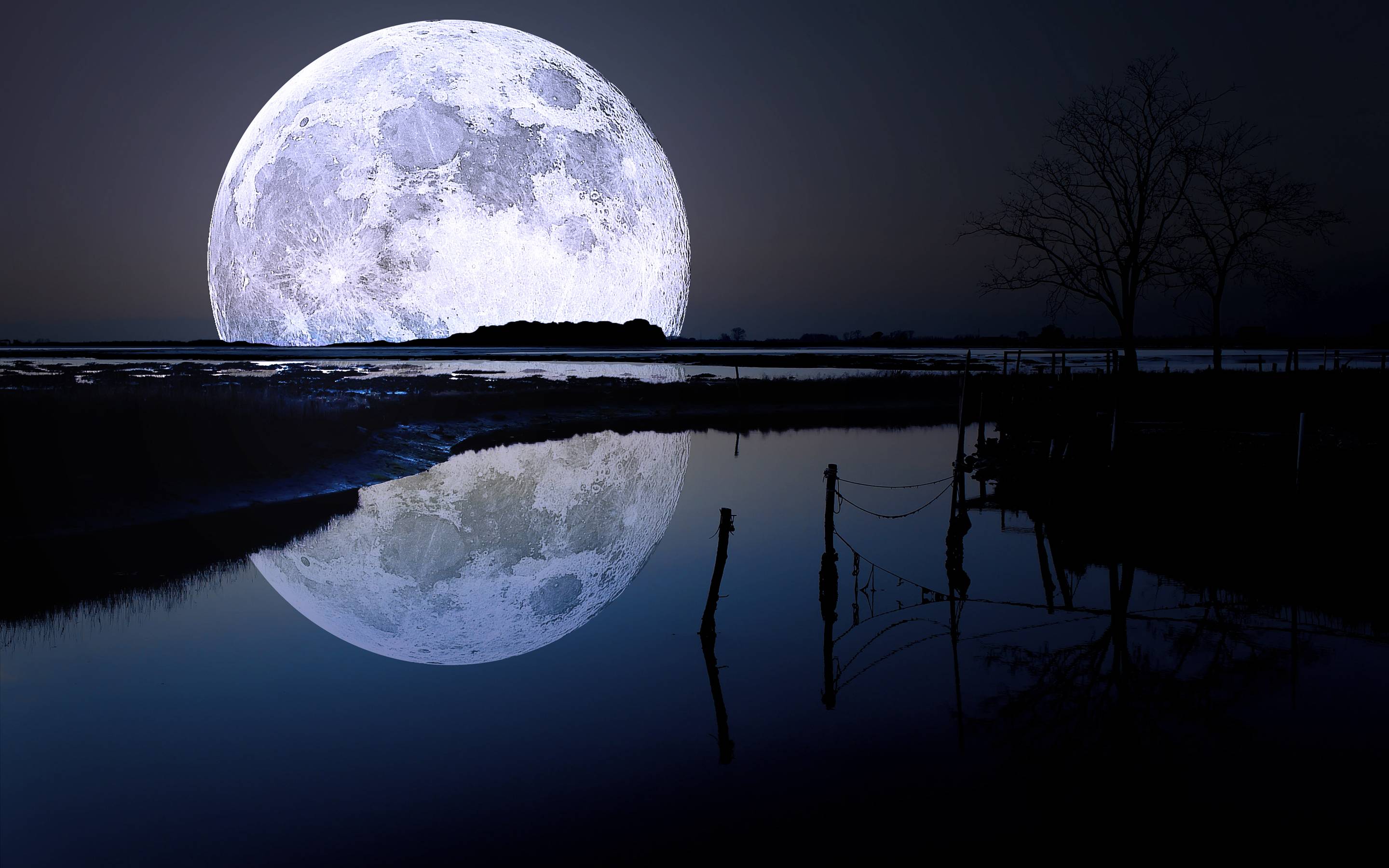Beautiful Free HD Moon Wallpaper for Desktop