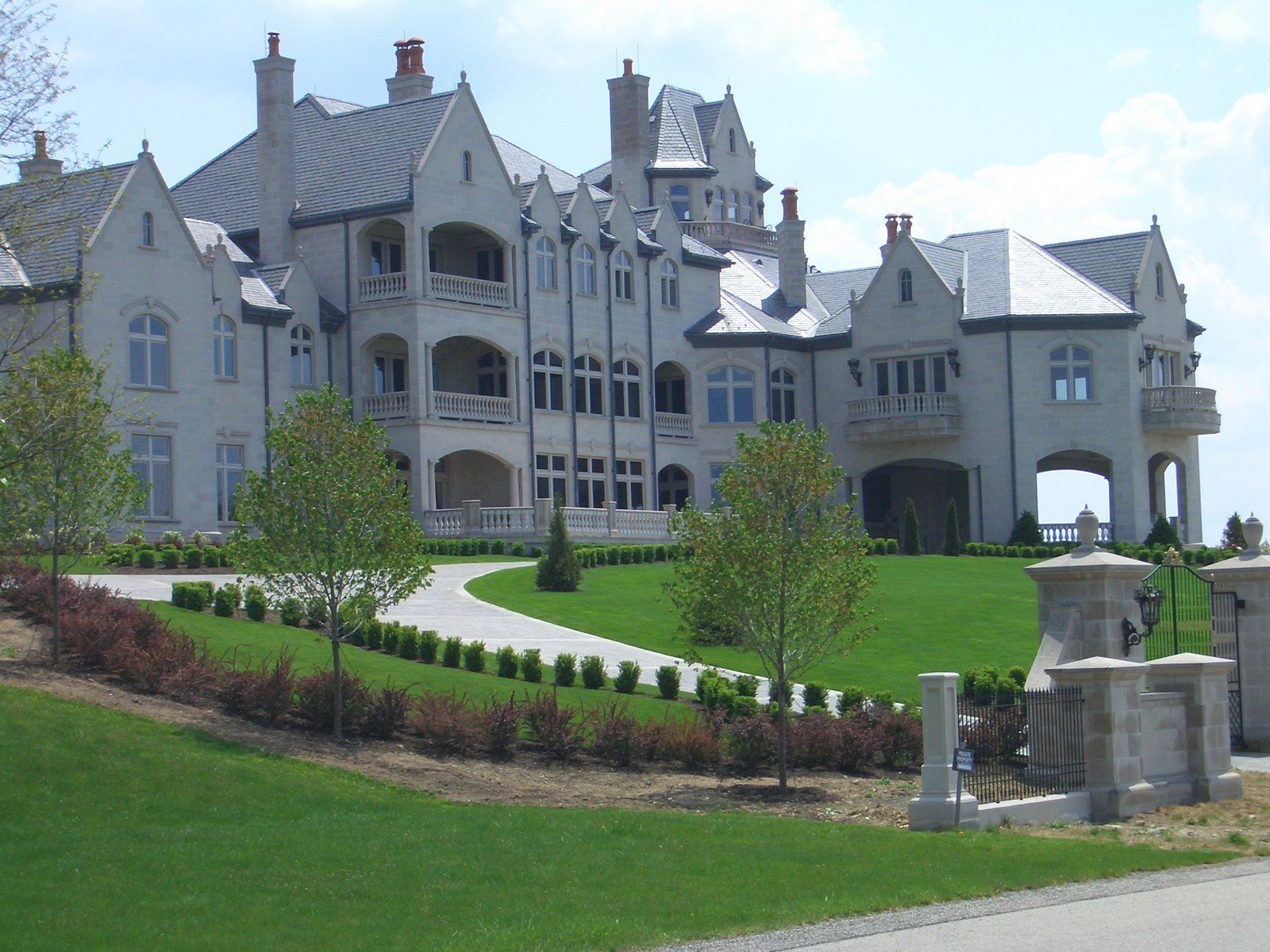 Palatial Pennsylvania Mega Mansion .homesoftherich.net