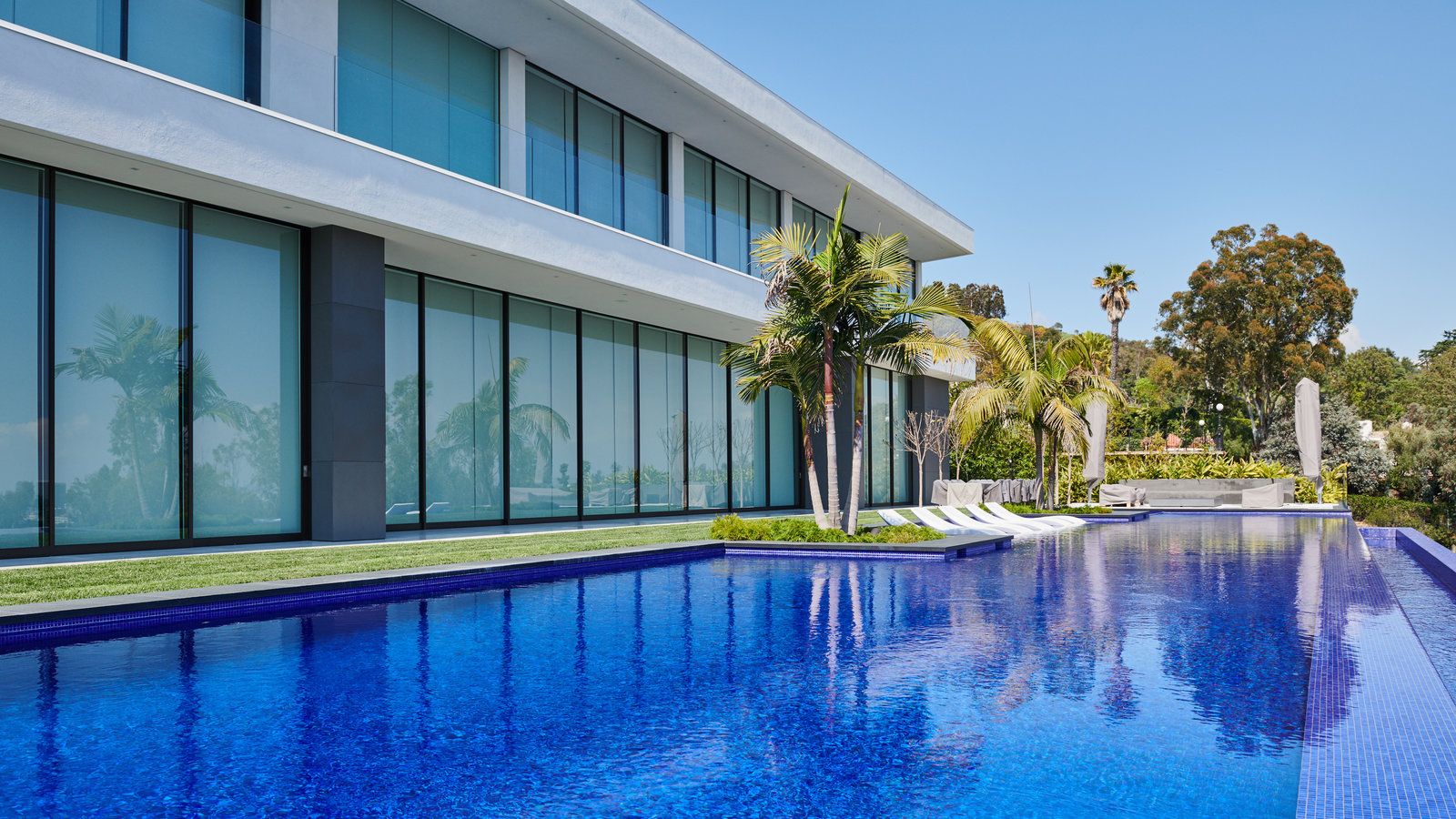 When A Mega Mansion Runs Over Budget .nytimes.com