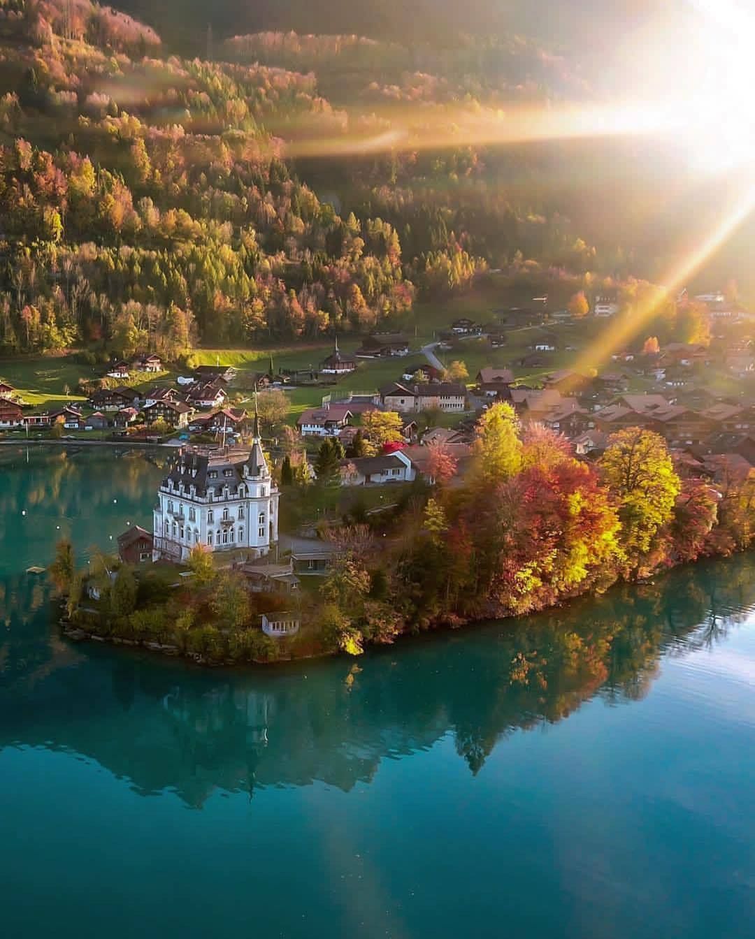 Seeburg Castle, Lake Brienz, Iseltwald .com