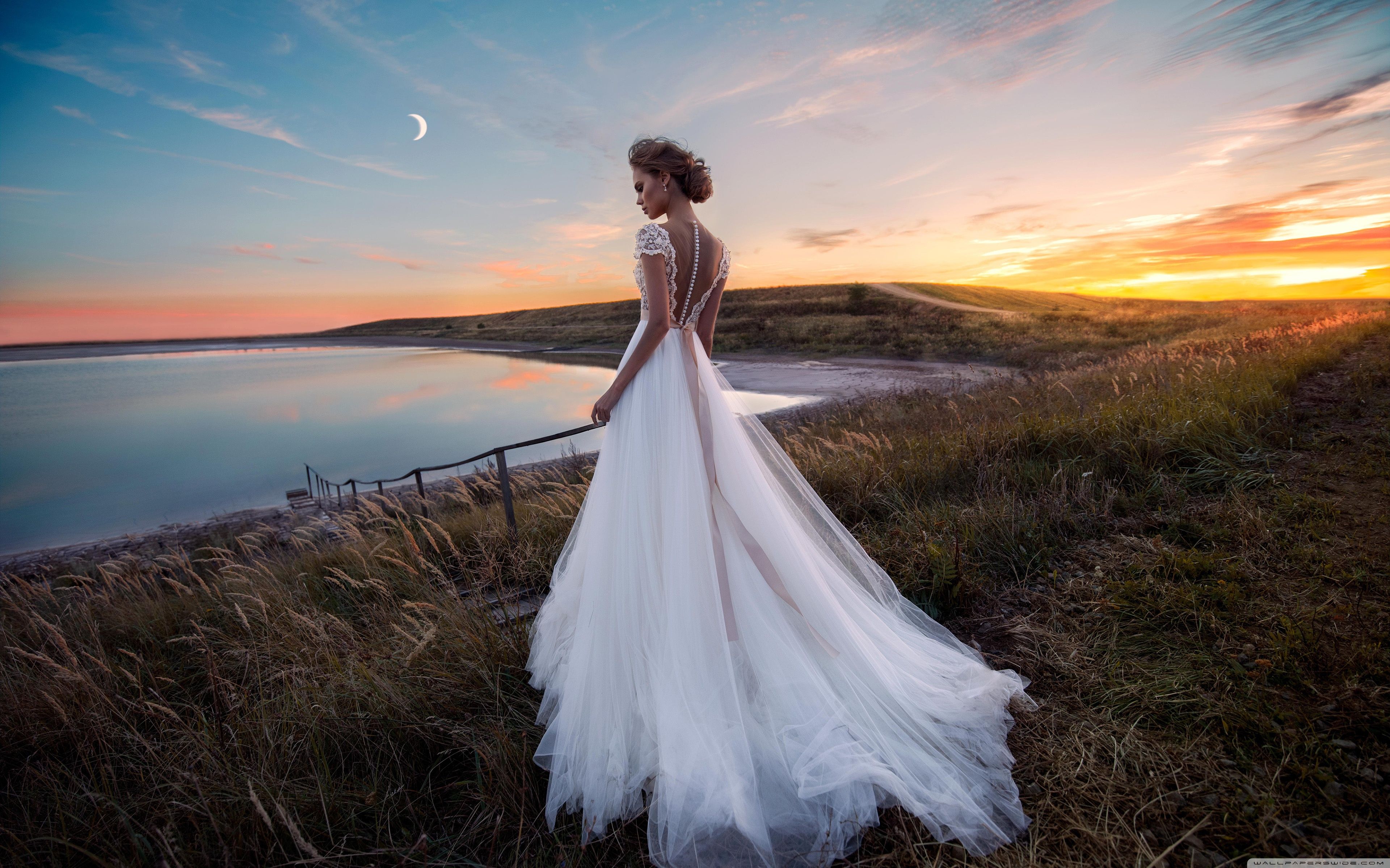 Gorgeous Bride in a Beautiful Dress .wallpaperwide.com
