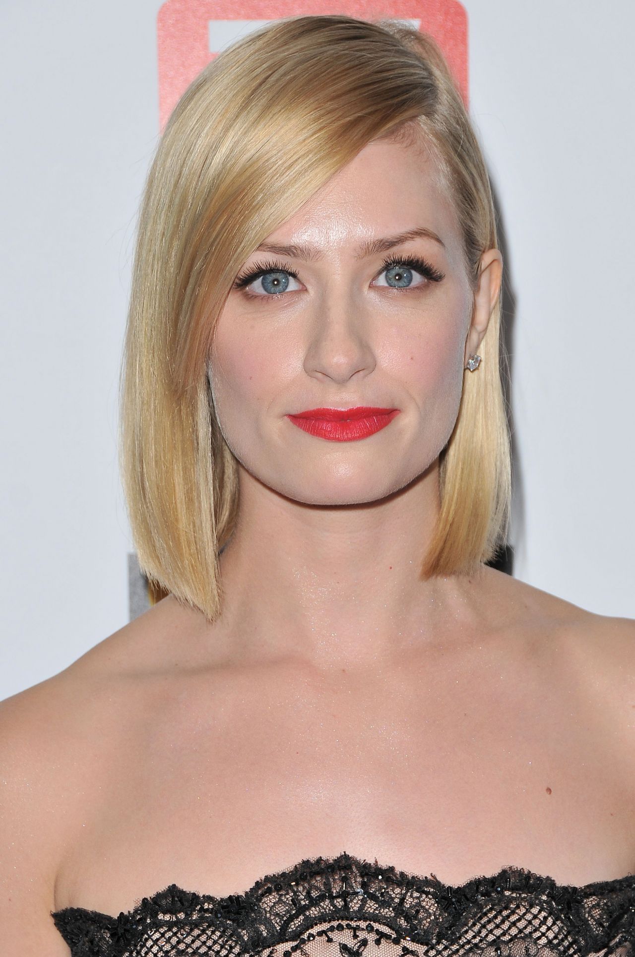 Celebrity, HQ Beth Behrs picture .vistapointe.net