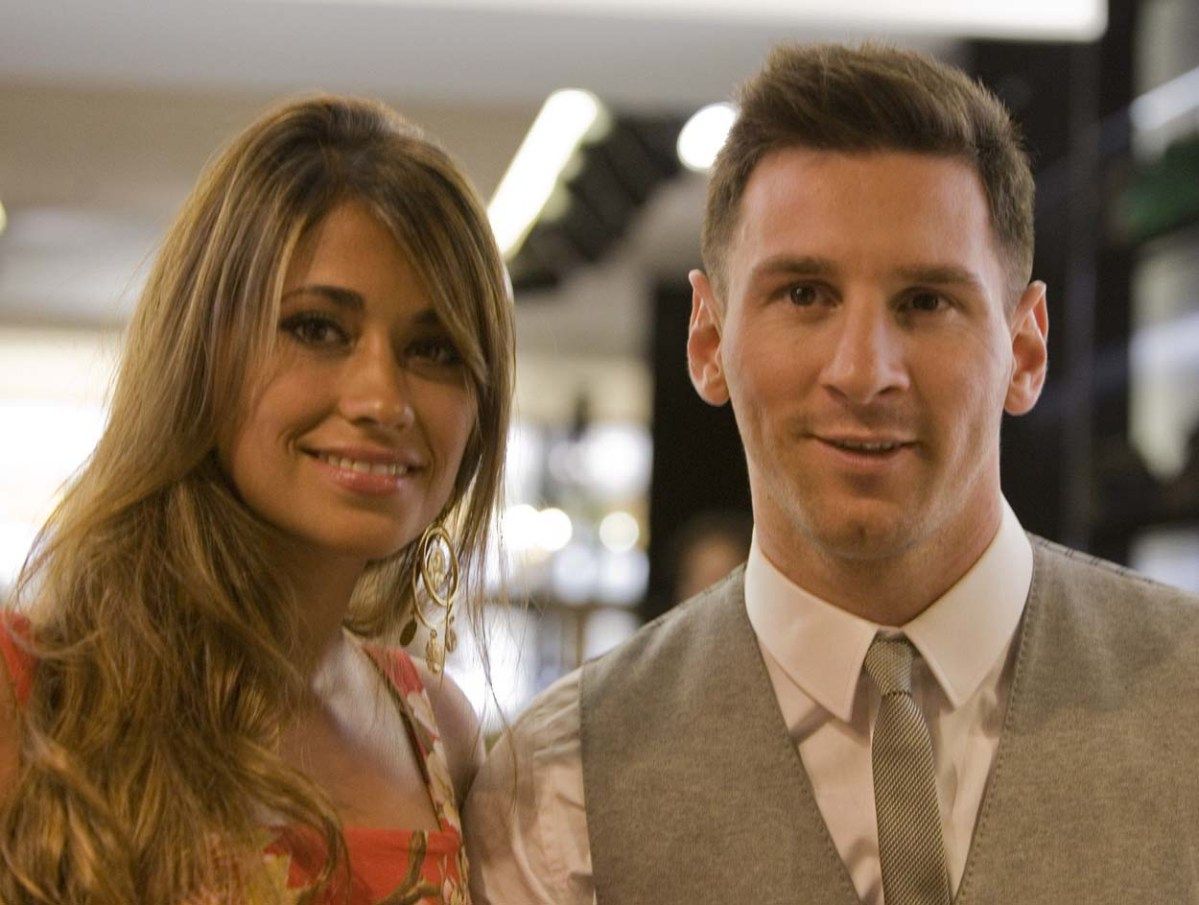 Lionel Messi and Antonella Roccuzzo Beautiful HD photo Wallpaper for PC Desktop. Messi and wife, Antonella roccuzzo, Lionel messi wife