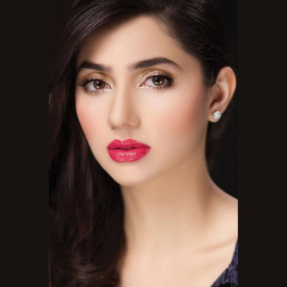 Beautiful Pic Of Mahira Khan With Red .itl.cat