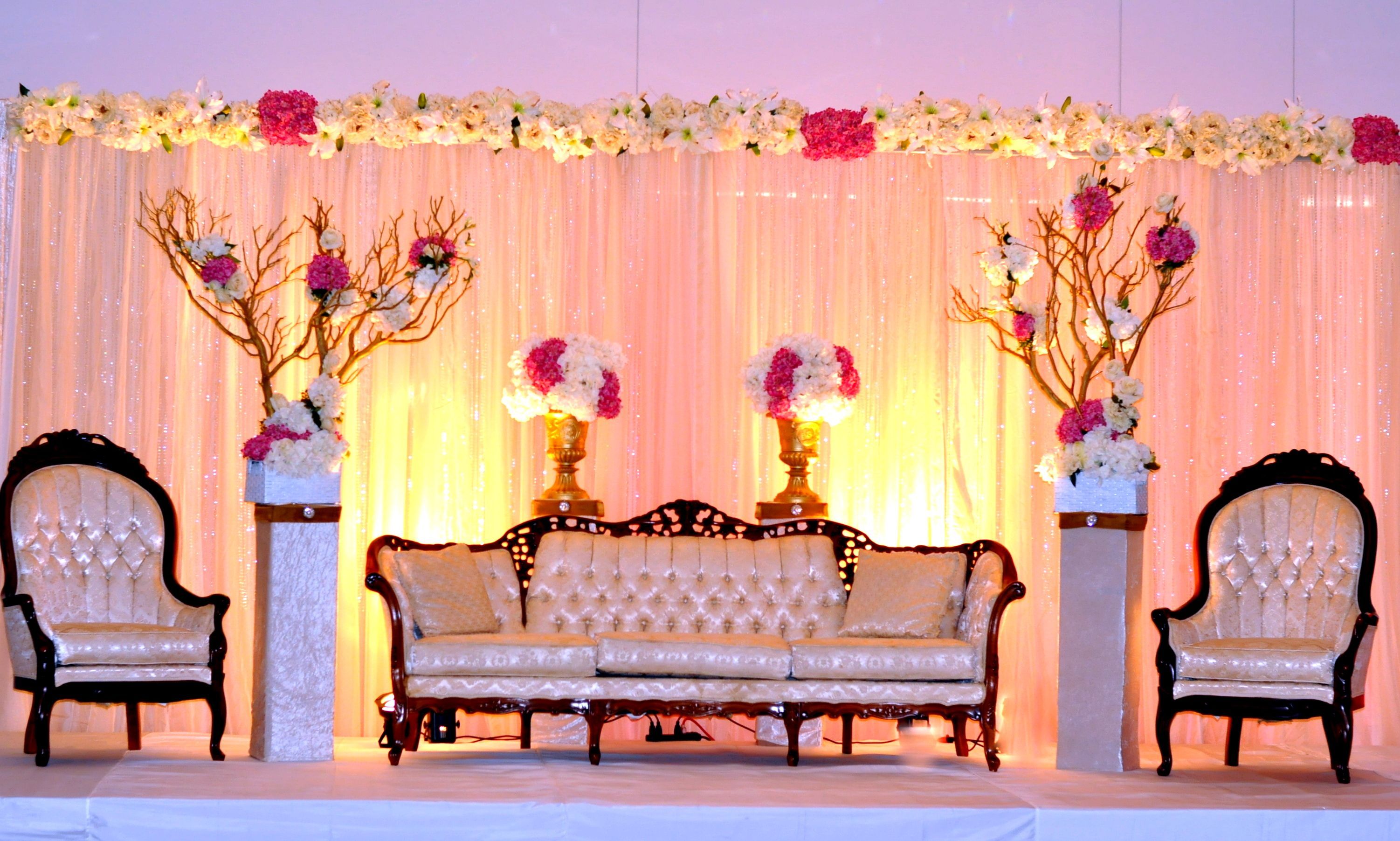 Hình nền sân khấu đám cưới đóng một vai trò quan trọng trong việc tạo nên không gian hoàn hảo cho đám cưới. Hãy cùng xem những hình ảnh độc đáo và tinh tế nhất về hình nền sân khấu đám cưới được chúng tôi thực hiện.