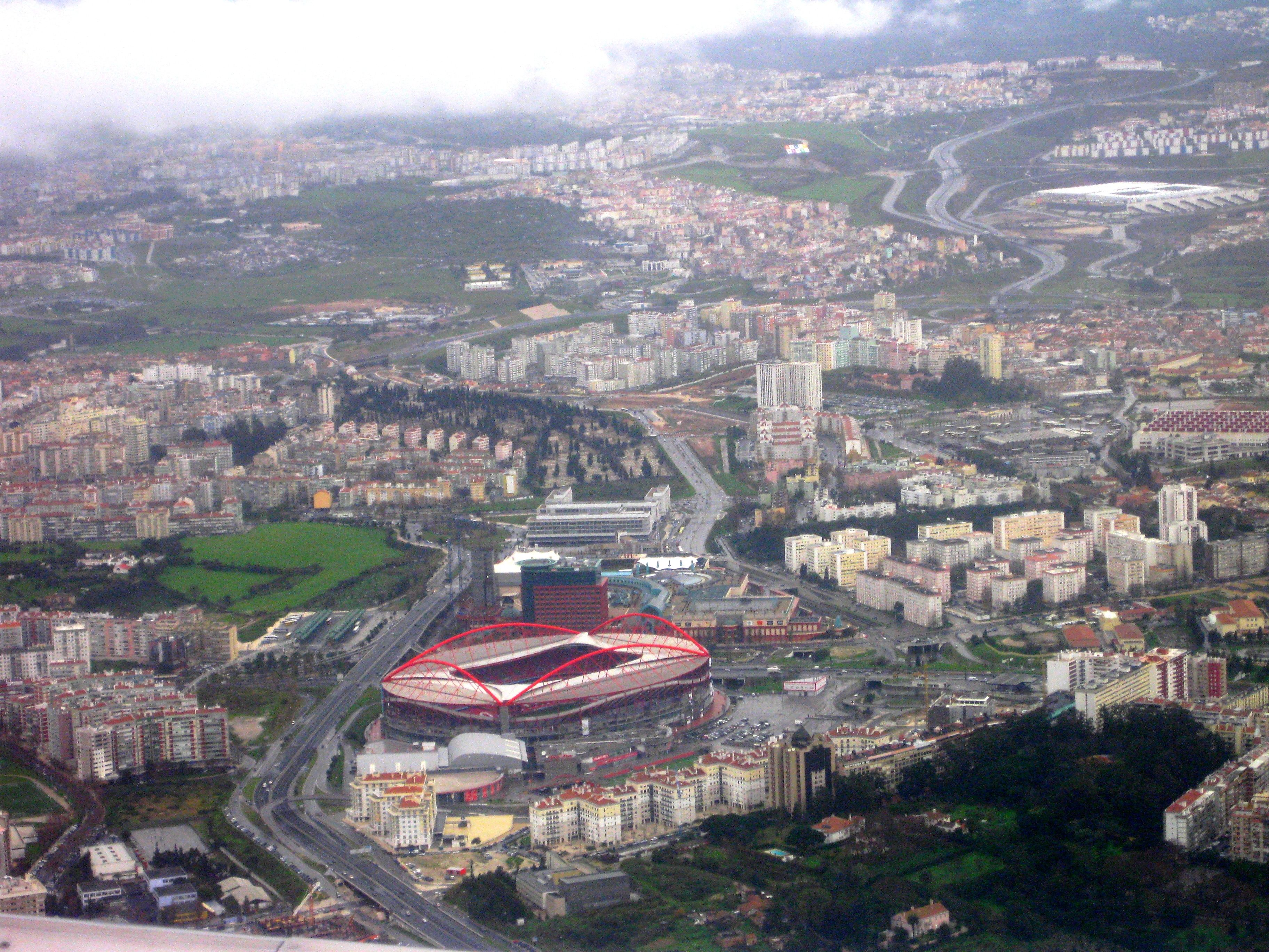 Estadio da Luz no ar ! .commons.wikimedia.org