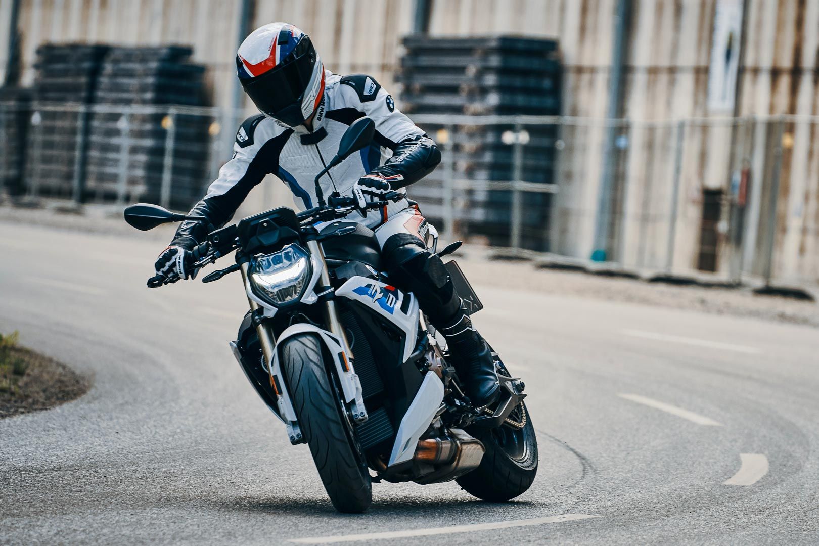 BMW S 1000 R First Look 16 Fast .ultimatemotorcycling.com