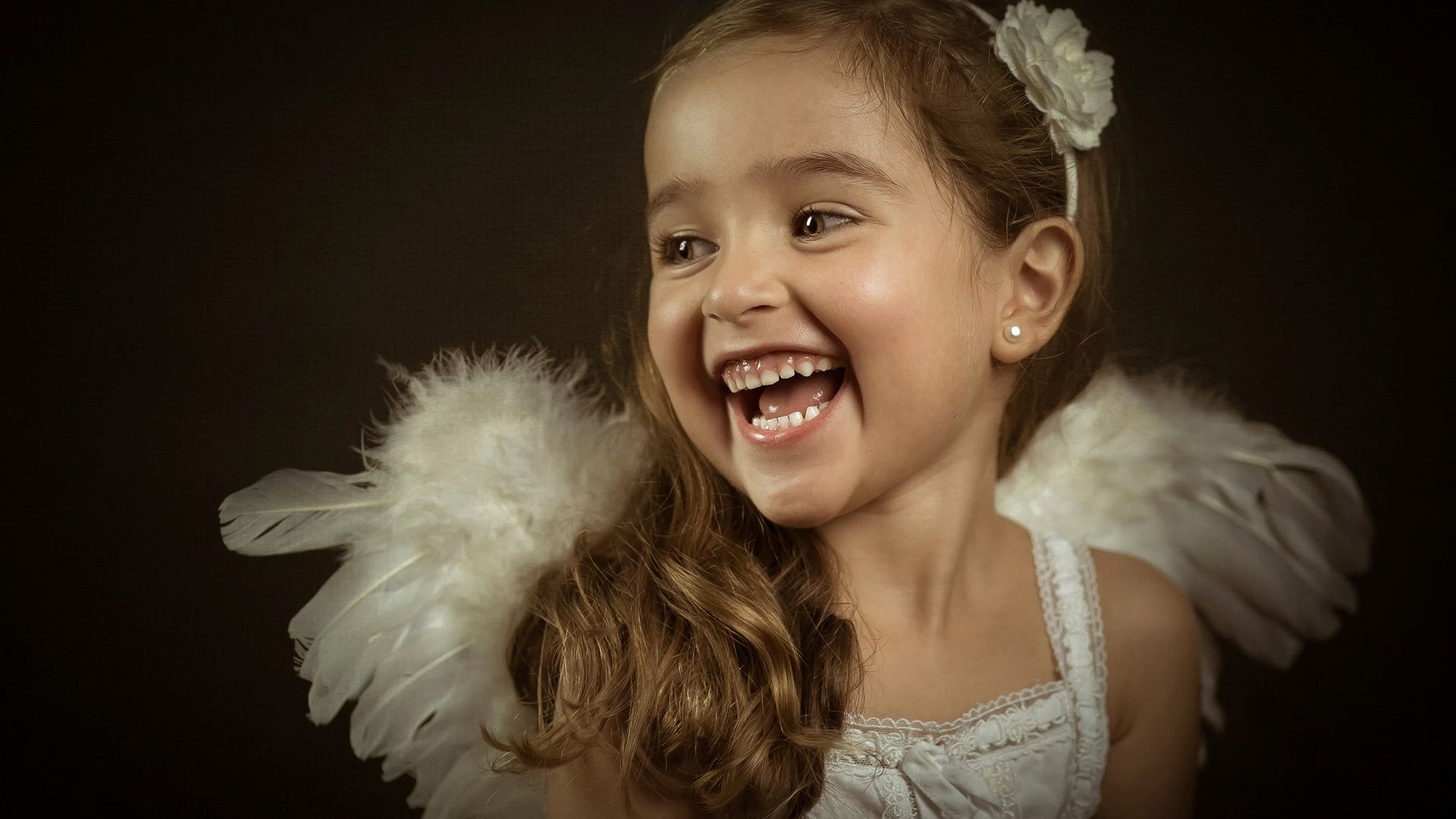 Little Angel, Cute Girl, Laughing .best Wallpaper.net