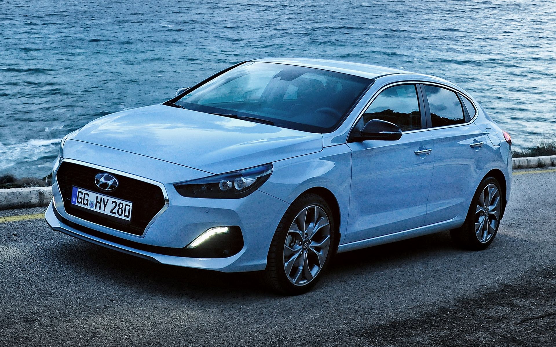 Hyundai i30 Fastback and HD Image