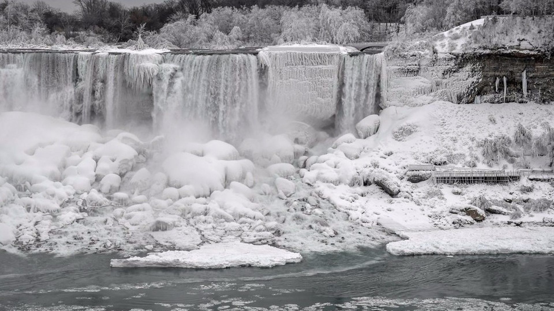 Niagara Falls becomes a winter .bbc.com